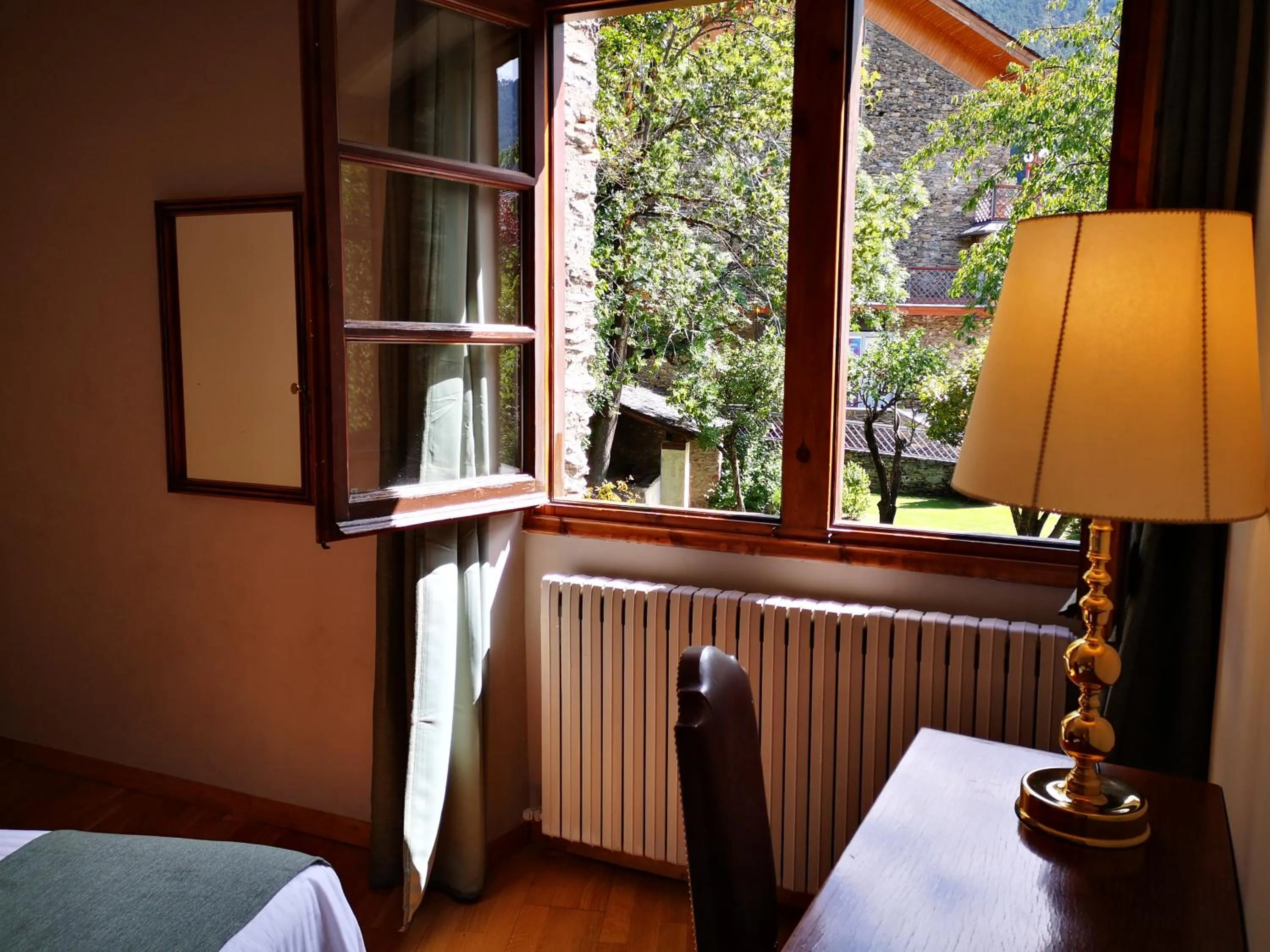 Patio, Bed in Hotel Santa Bàrbara De La Vall D'ordino