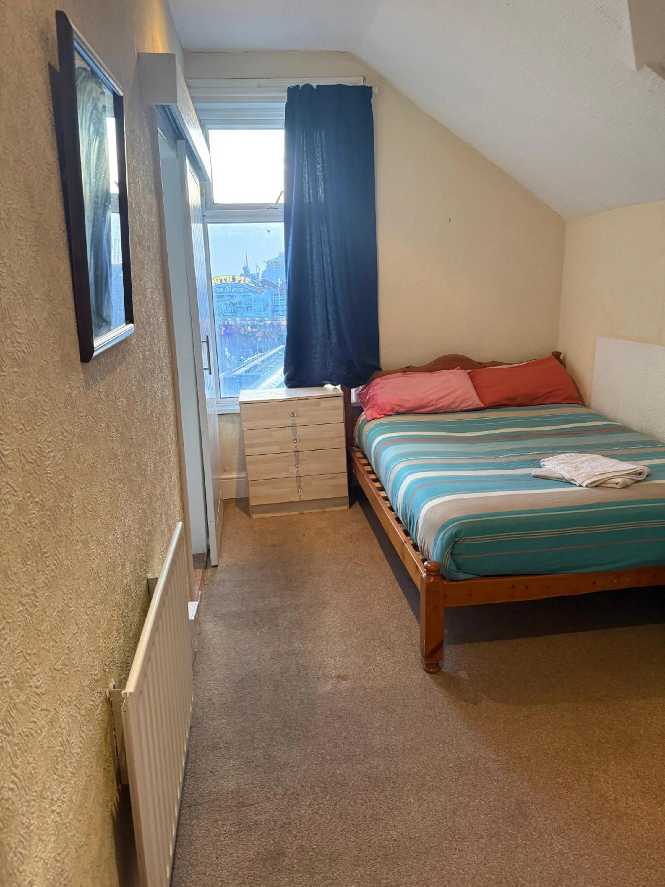 Bathroom, Bed in The Hawkes Hotel