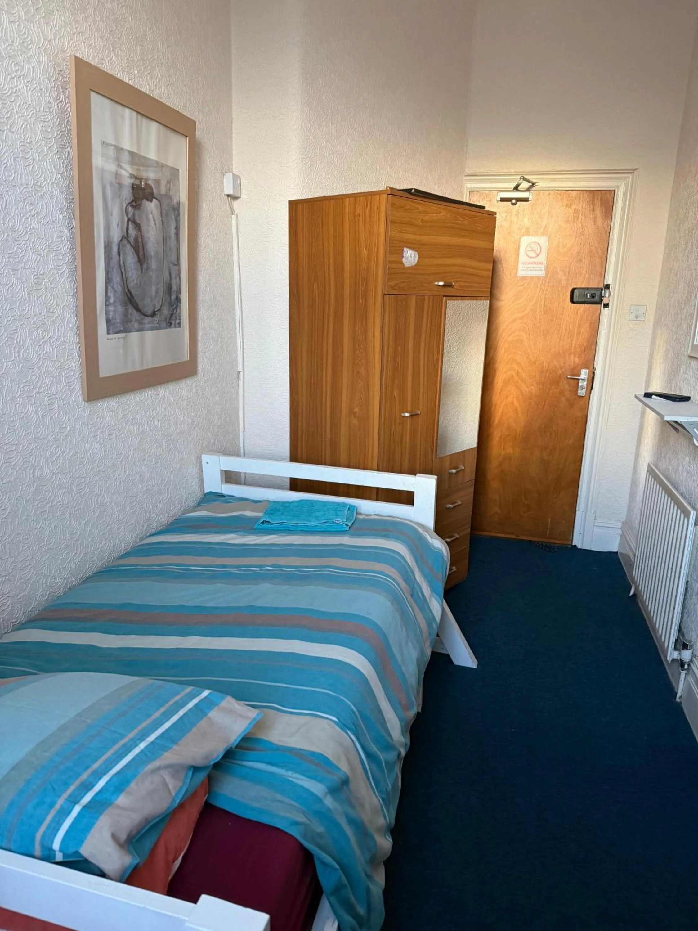 Bathroom, Bed in The Hawkes Hotel