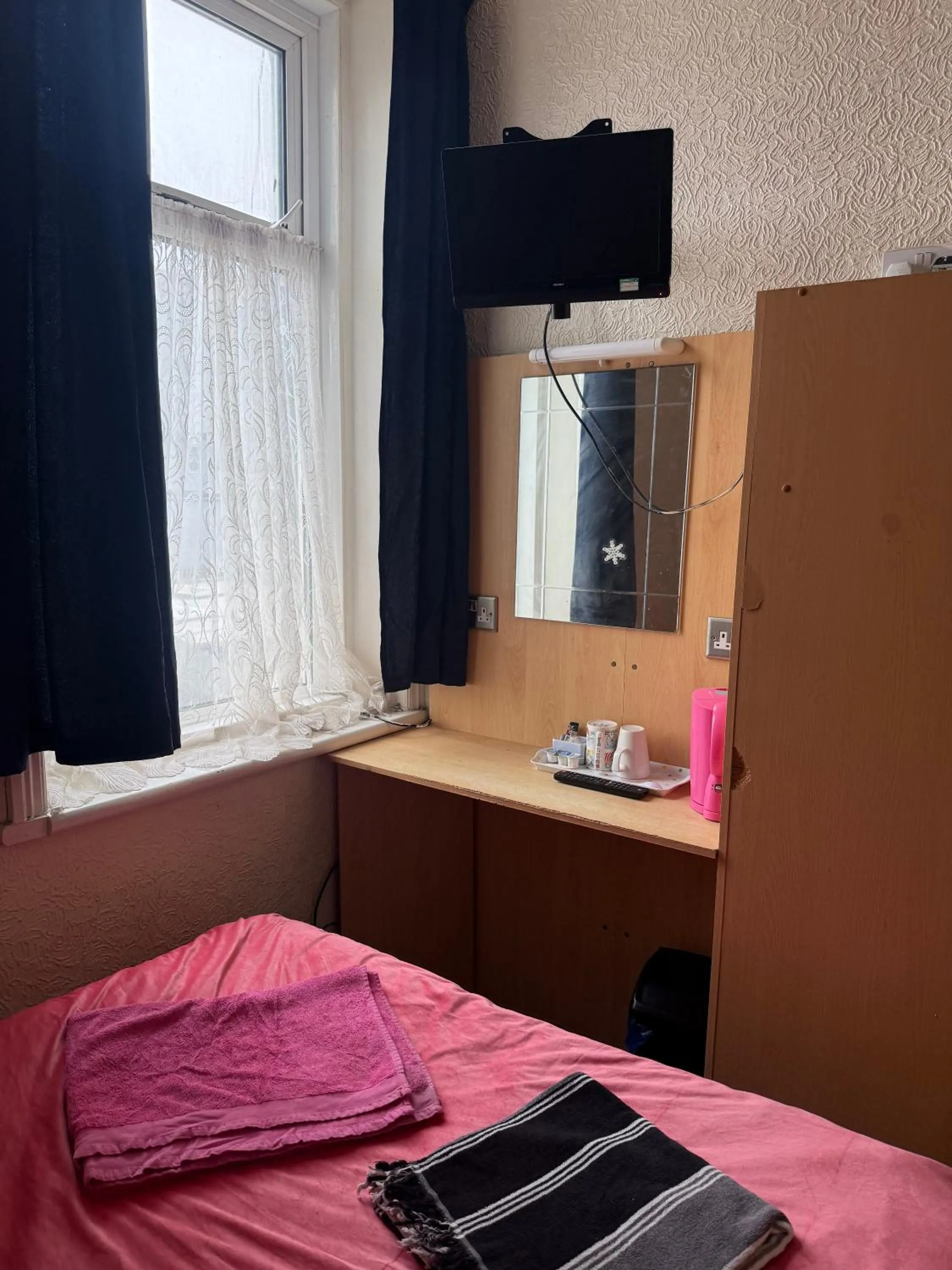Bedroom, Bed in The Hawkes Hotel