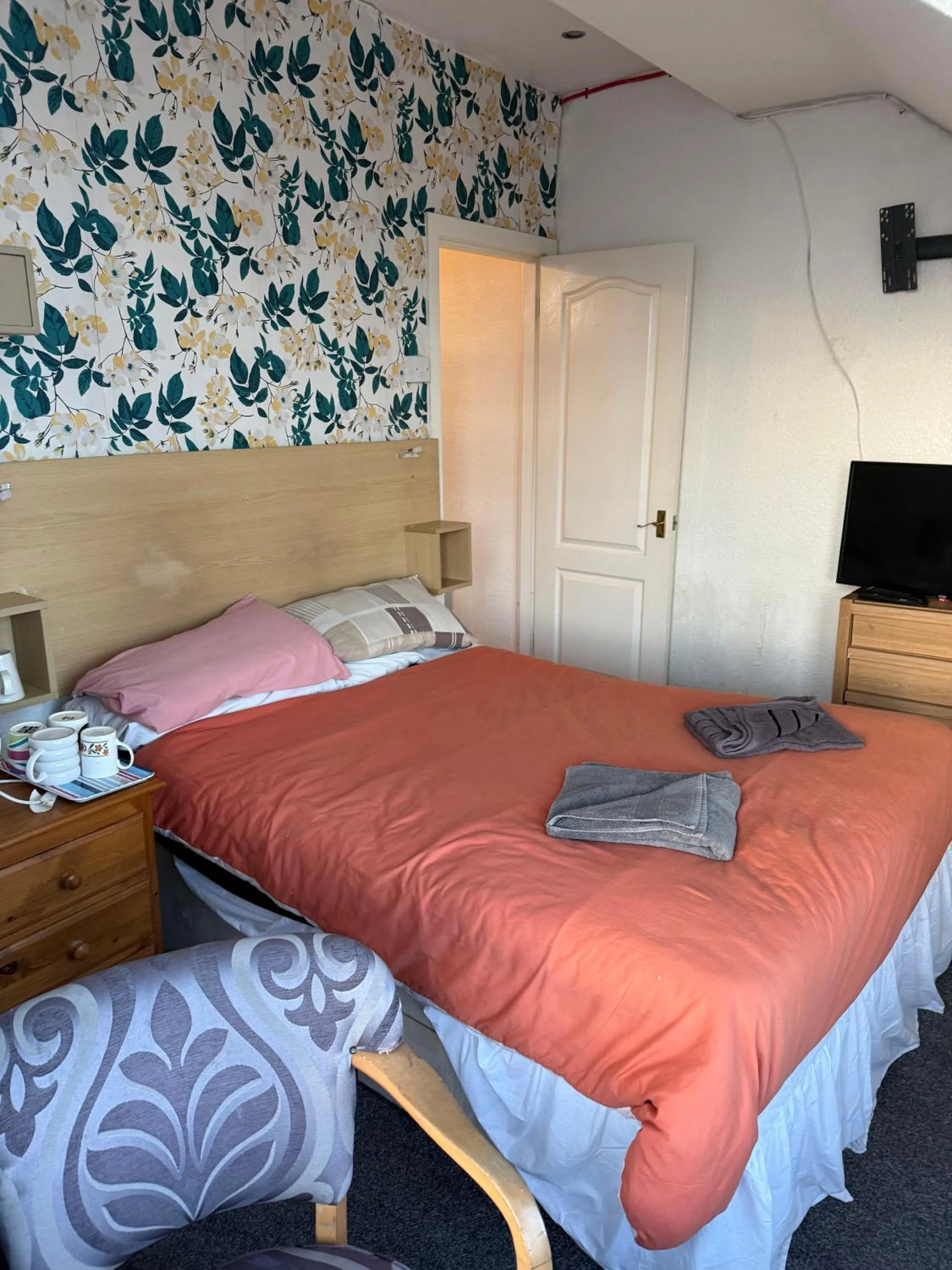 Bedroom, Bed in The Hawkes Hotel