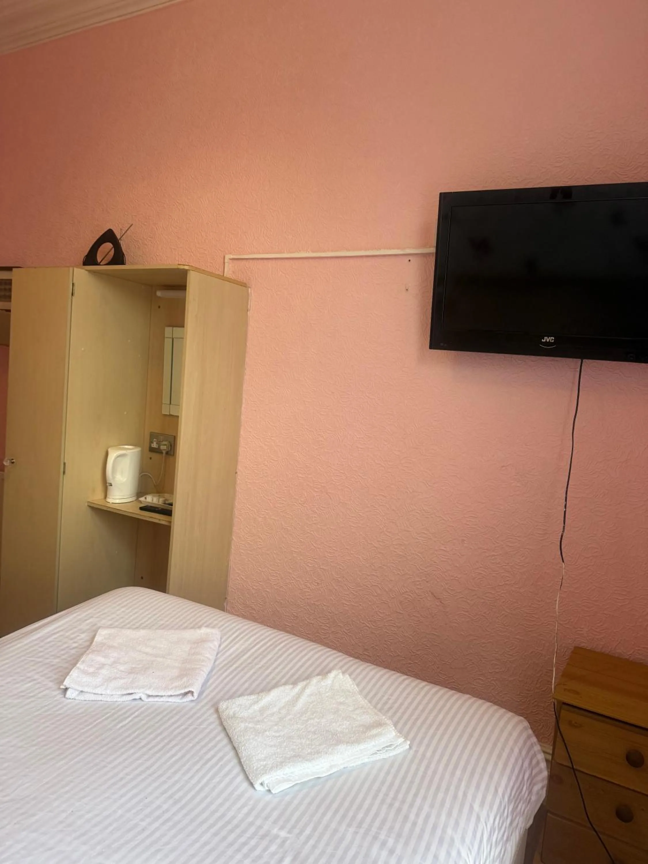 Bedroom, Bed in The Hawkes Hotel