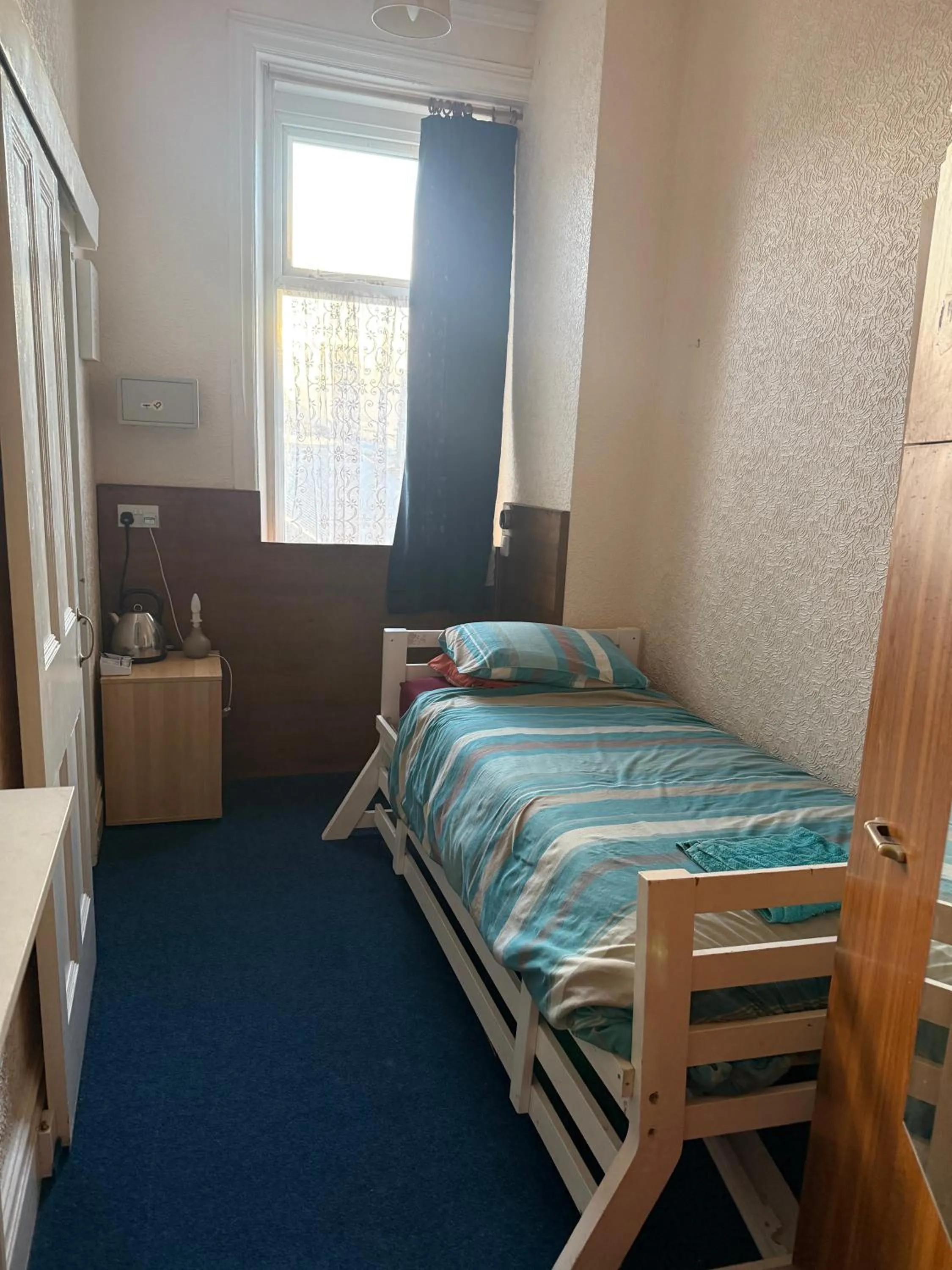 Bathroom, Bed in The Hawkes Hotel