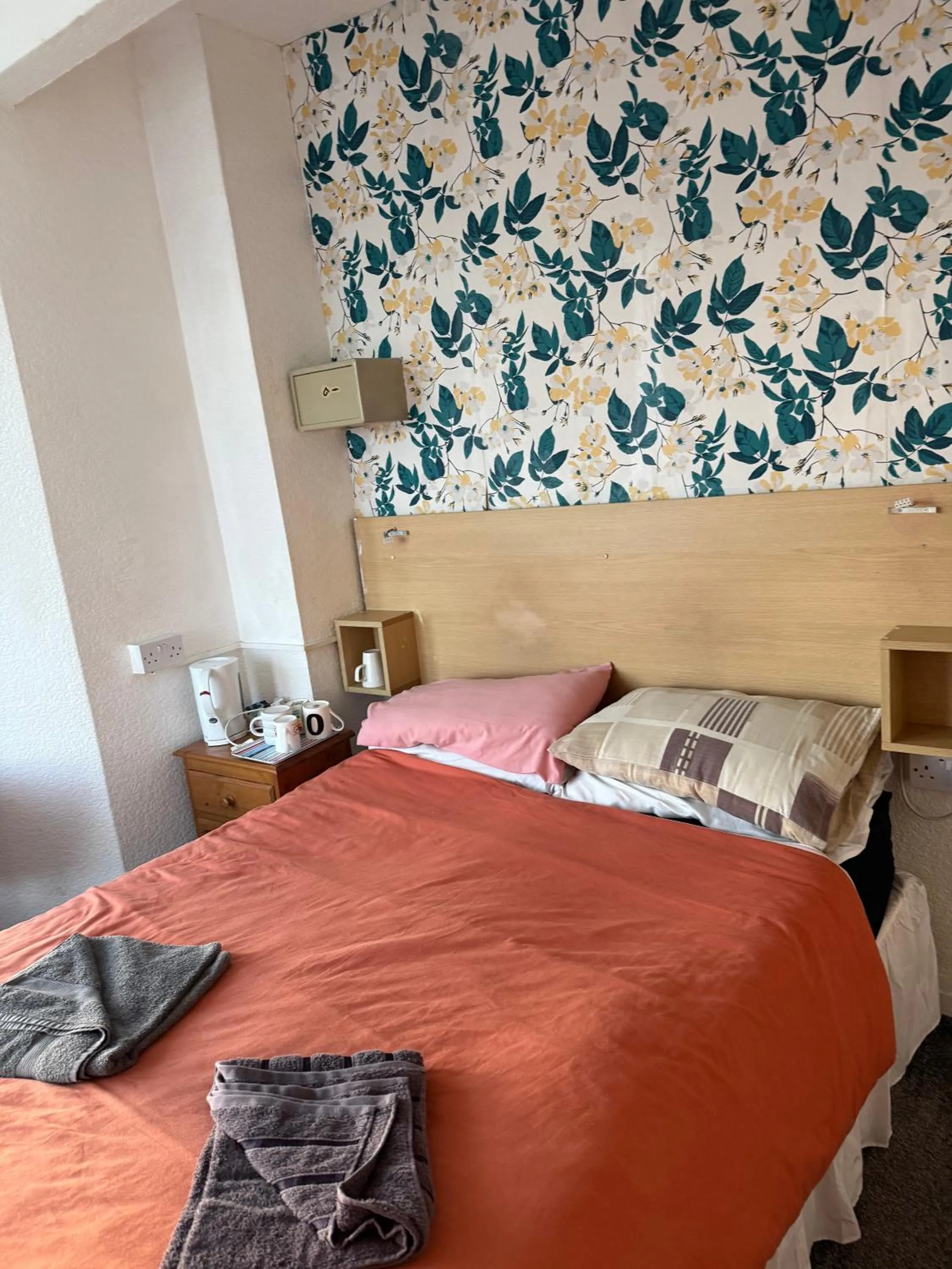 Bedroom, Bed in The Hawkes Hotel