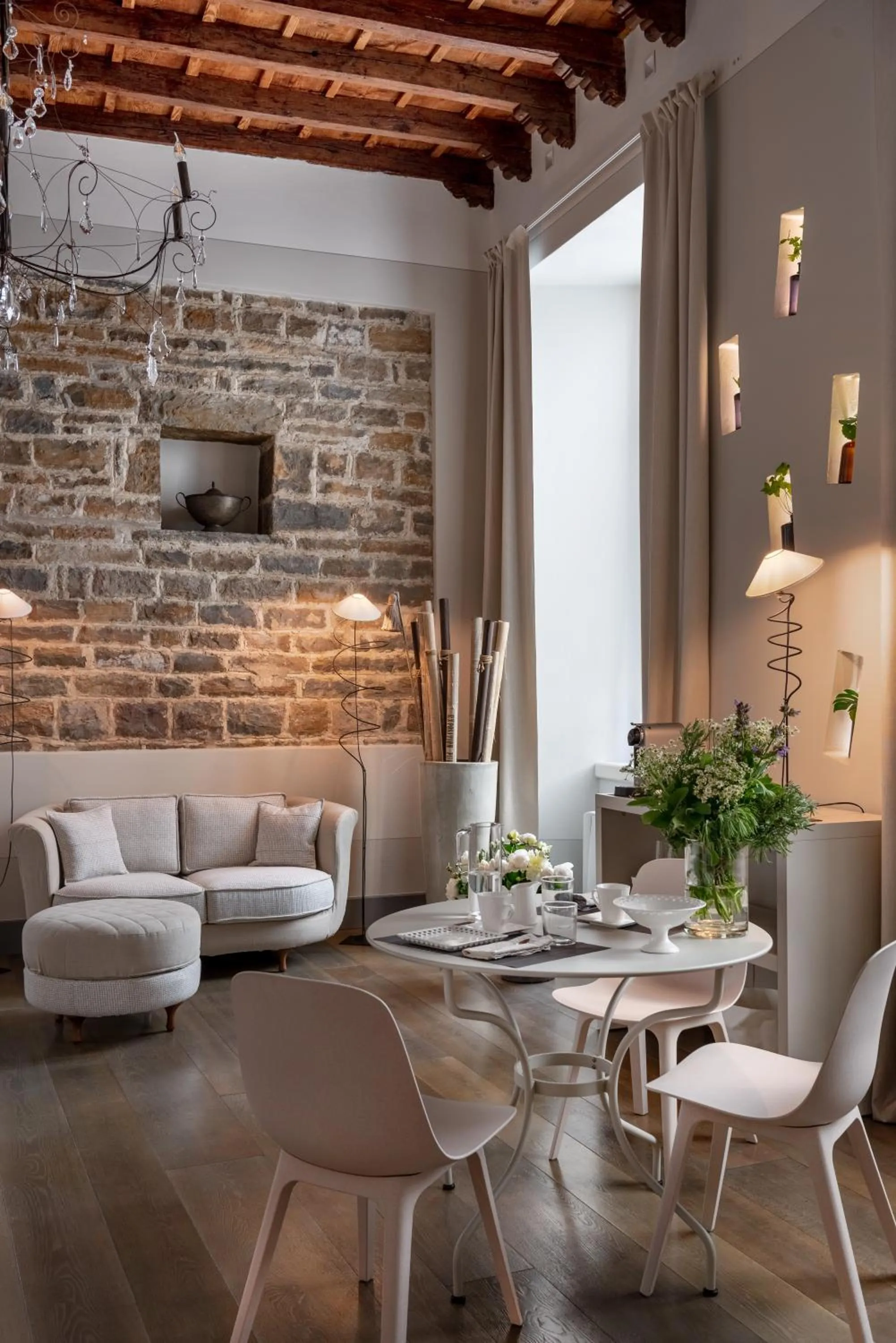 Seating area in GombitHotel