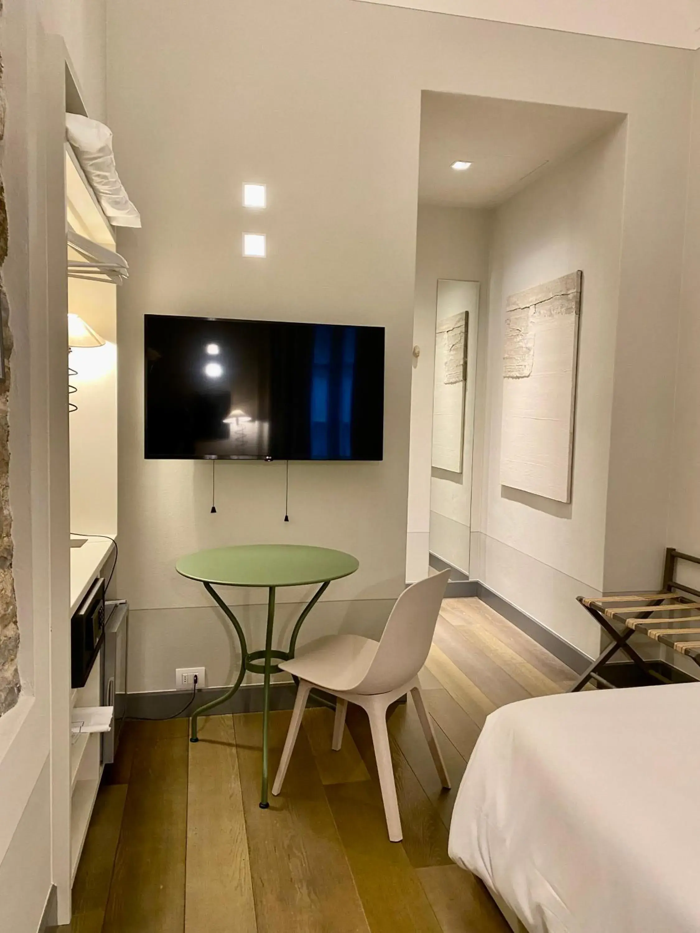 Living room, Bed in GombitHotel Living room, Bed in GombitHotel