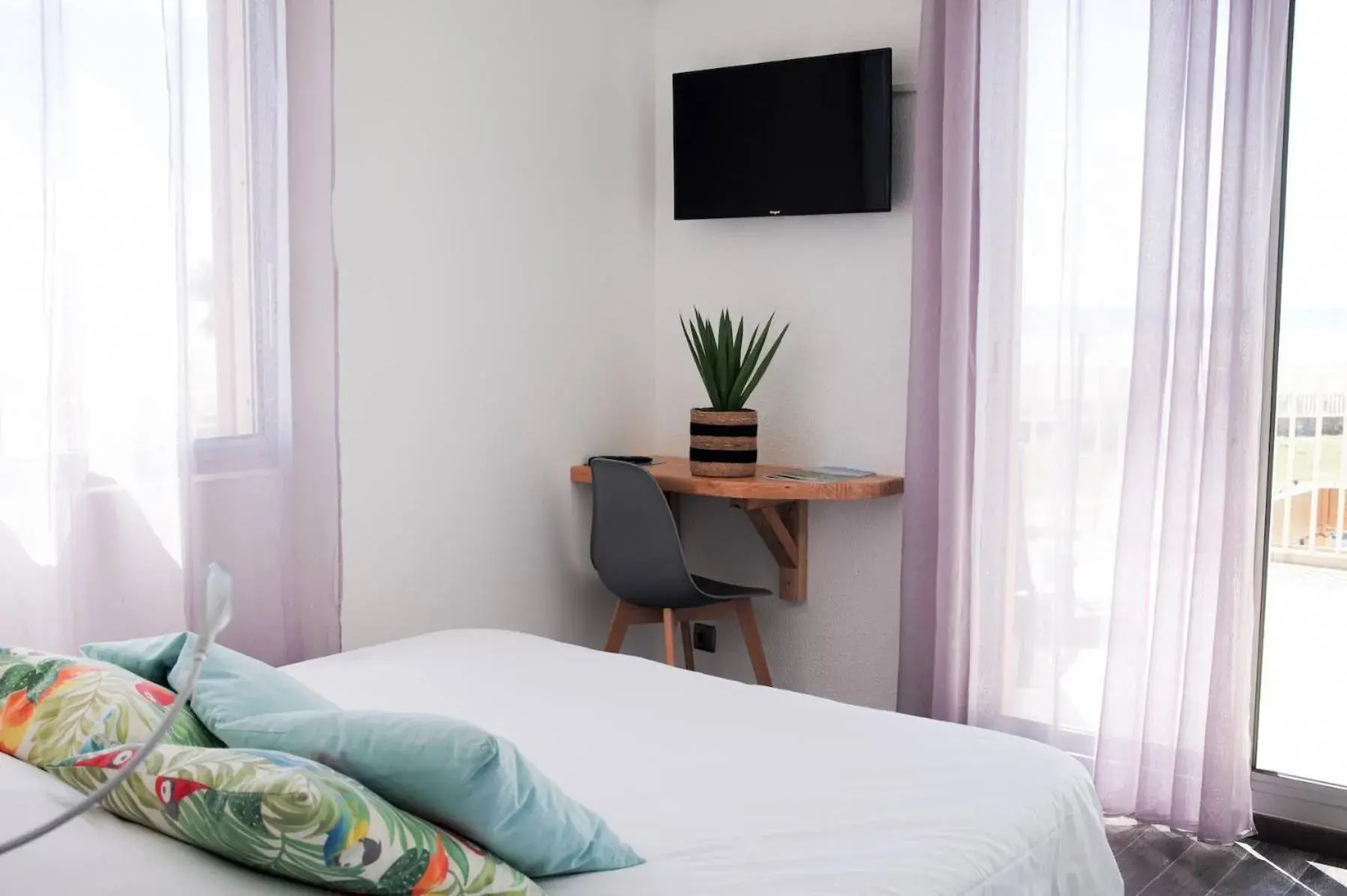 Deluxe Room in Sunrise Beach Hotel Deluxe Room in Sunrise Beach Hotel