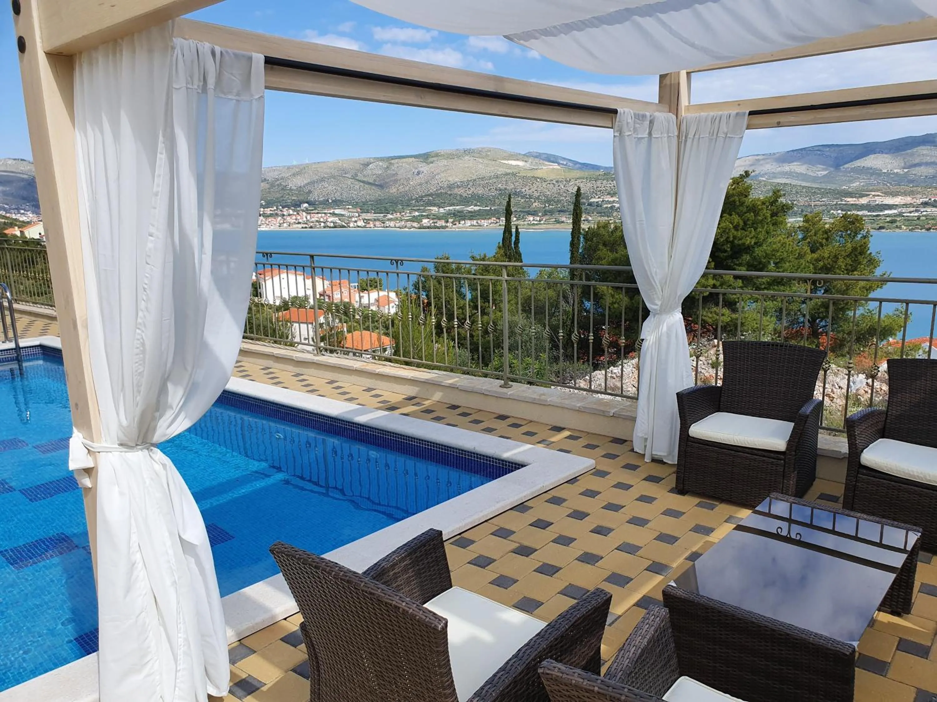 Luxury Villa Star Lights Trogir - heated pool, hot tub, gym, billiard