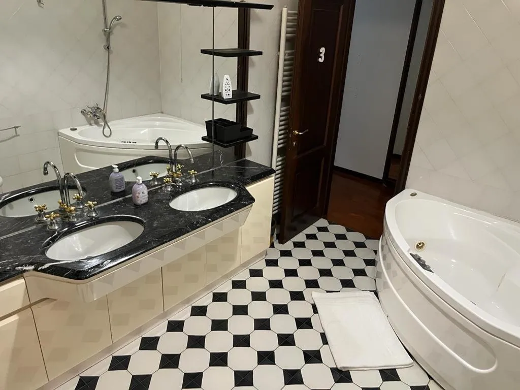 Bathroom in Il Cielo di Lucio