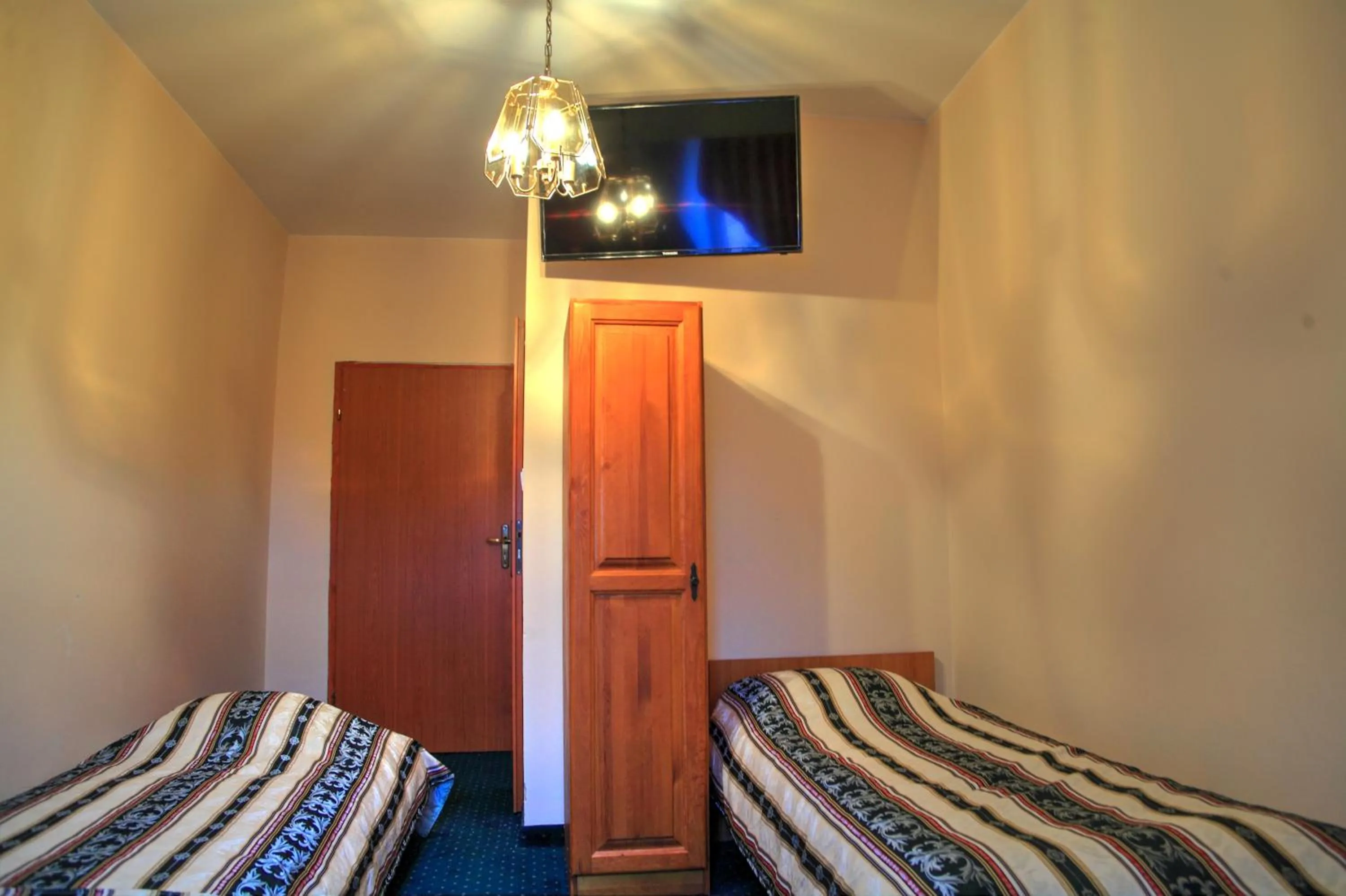 Bed in Zespół Pałacowo-Parkowy Bądzów