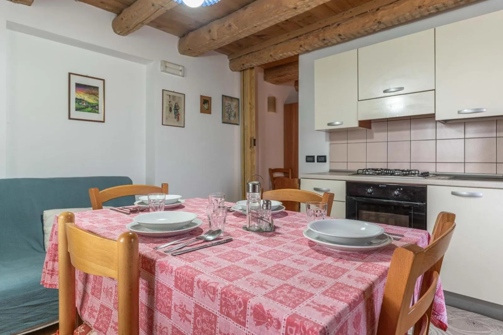 Kitchen or kitchenette in Chalet Musiera