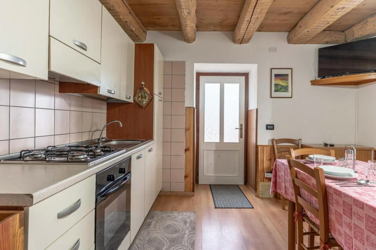 Kitchen or kitchenette in Chalet Musiera