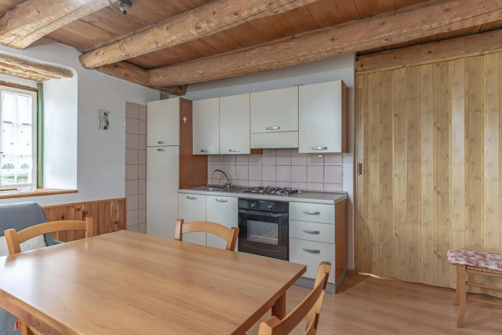 Kitchen or kitchenette in Chalet Musiera