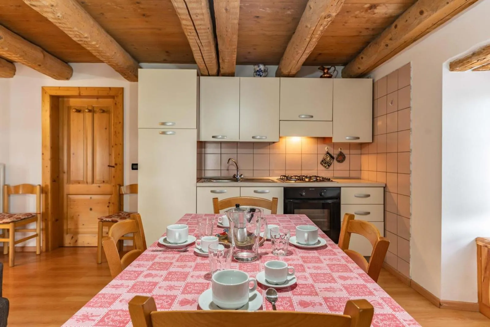 Kitchen or kitchenette in Chalet Musiera