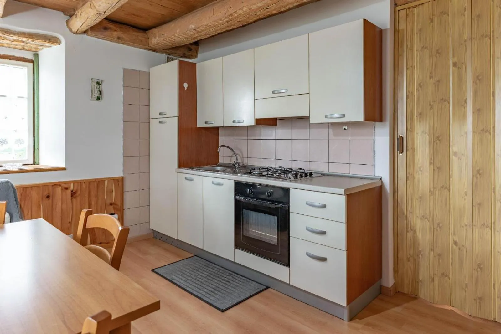Kitchen or kitchenette in Chalet Musiera