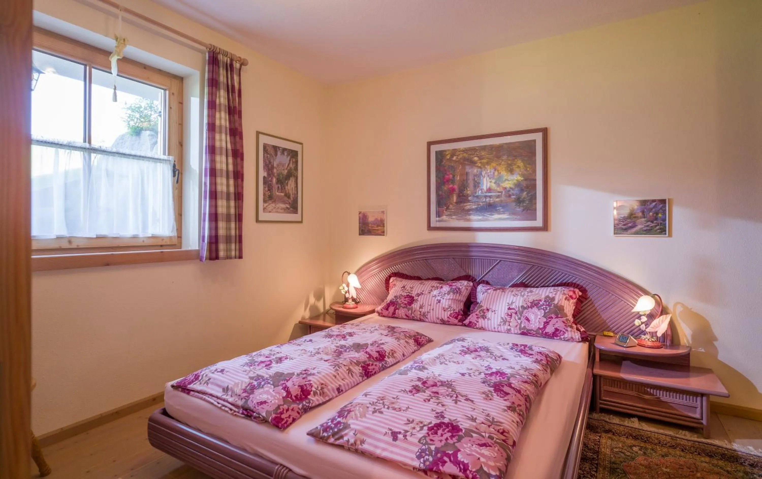 Bedroom, Bed in Bergkristall