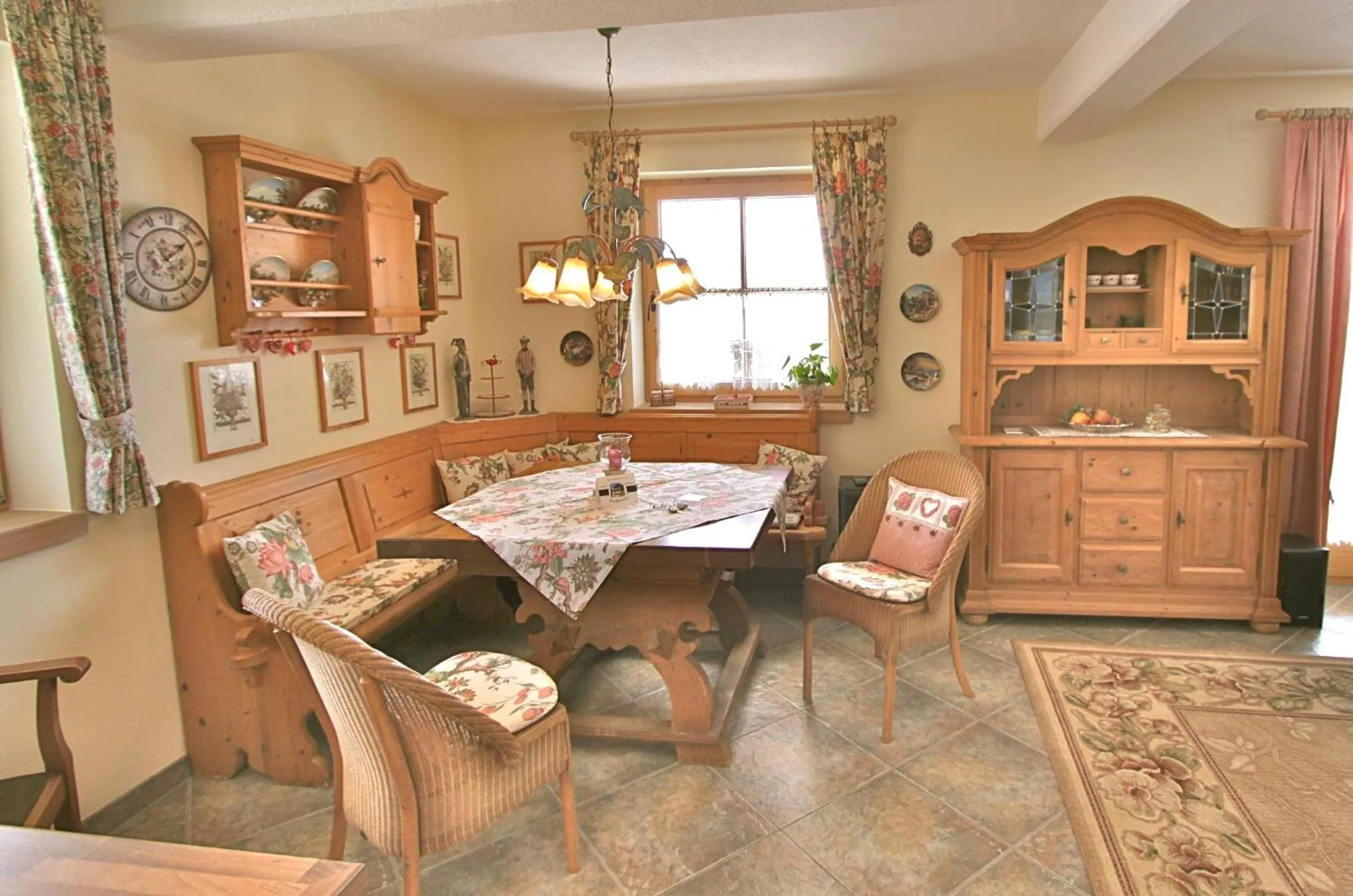 Dining area in Bergkristall
