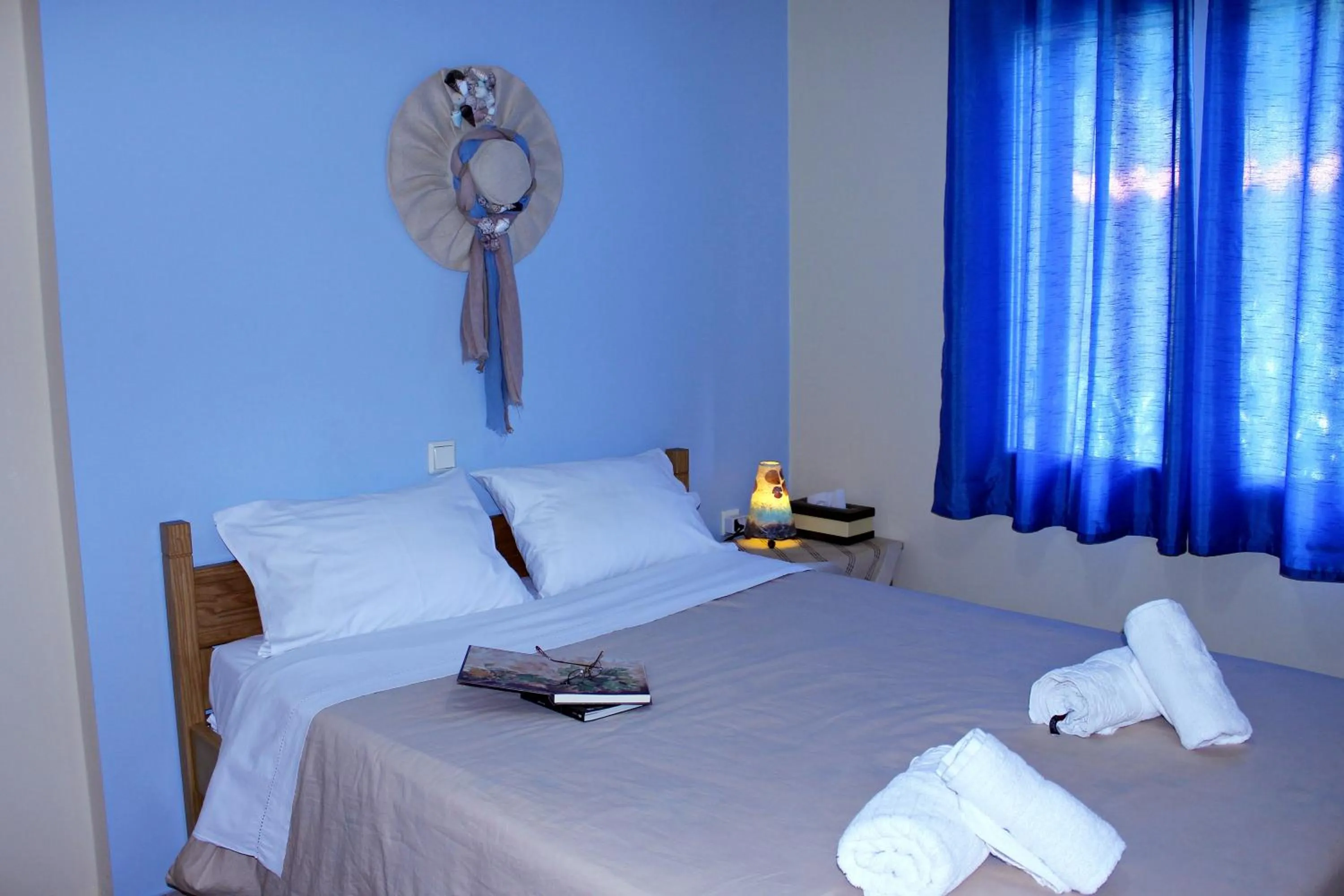 Bed in Koukounaries Apartments Limni