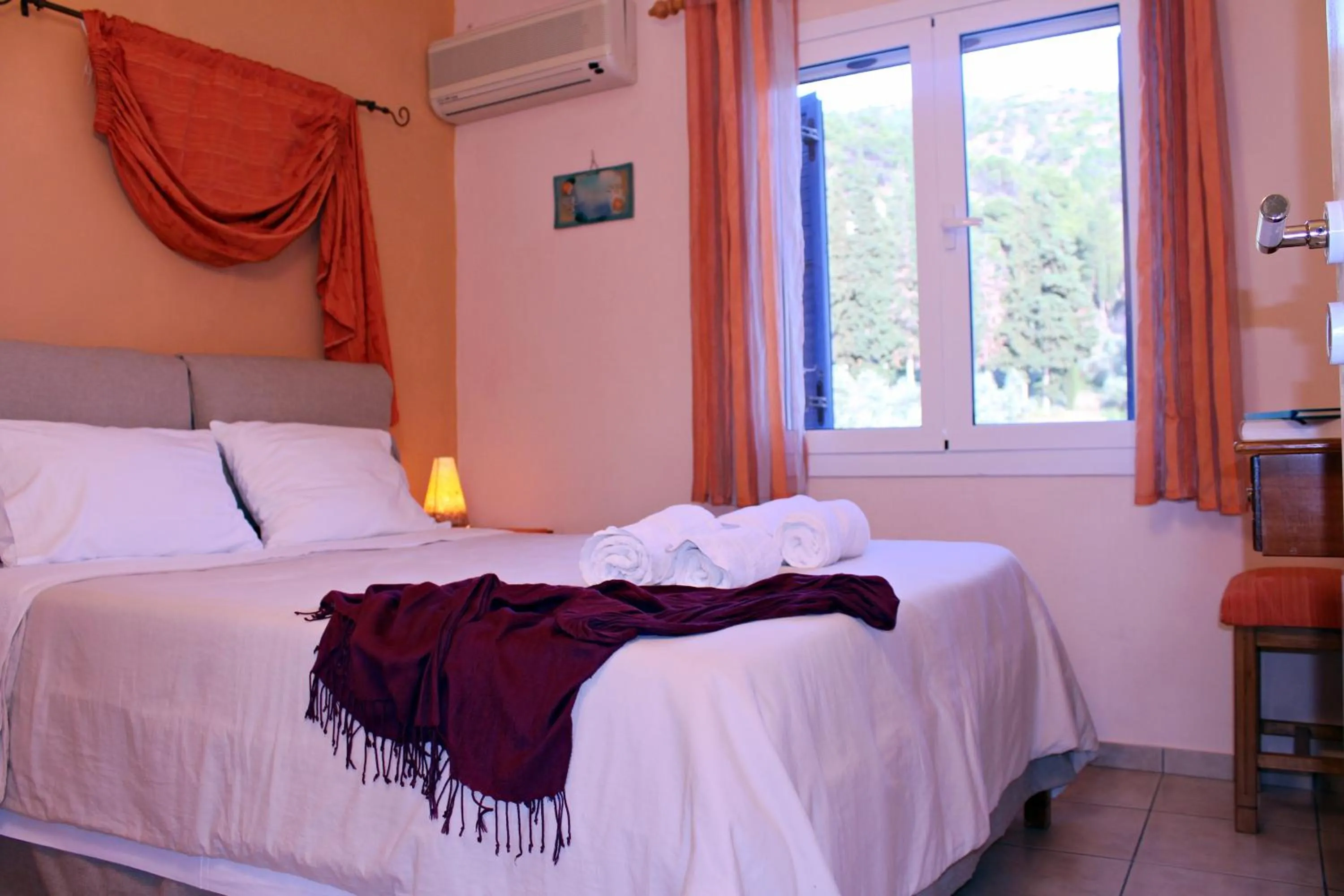Bed in Koukounaries Apartments Limni