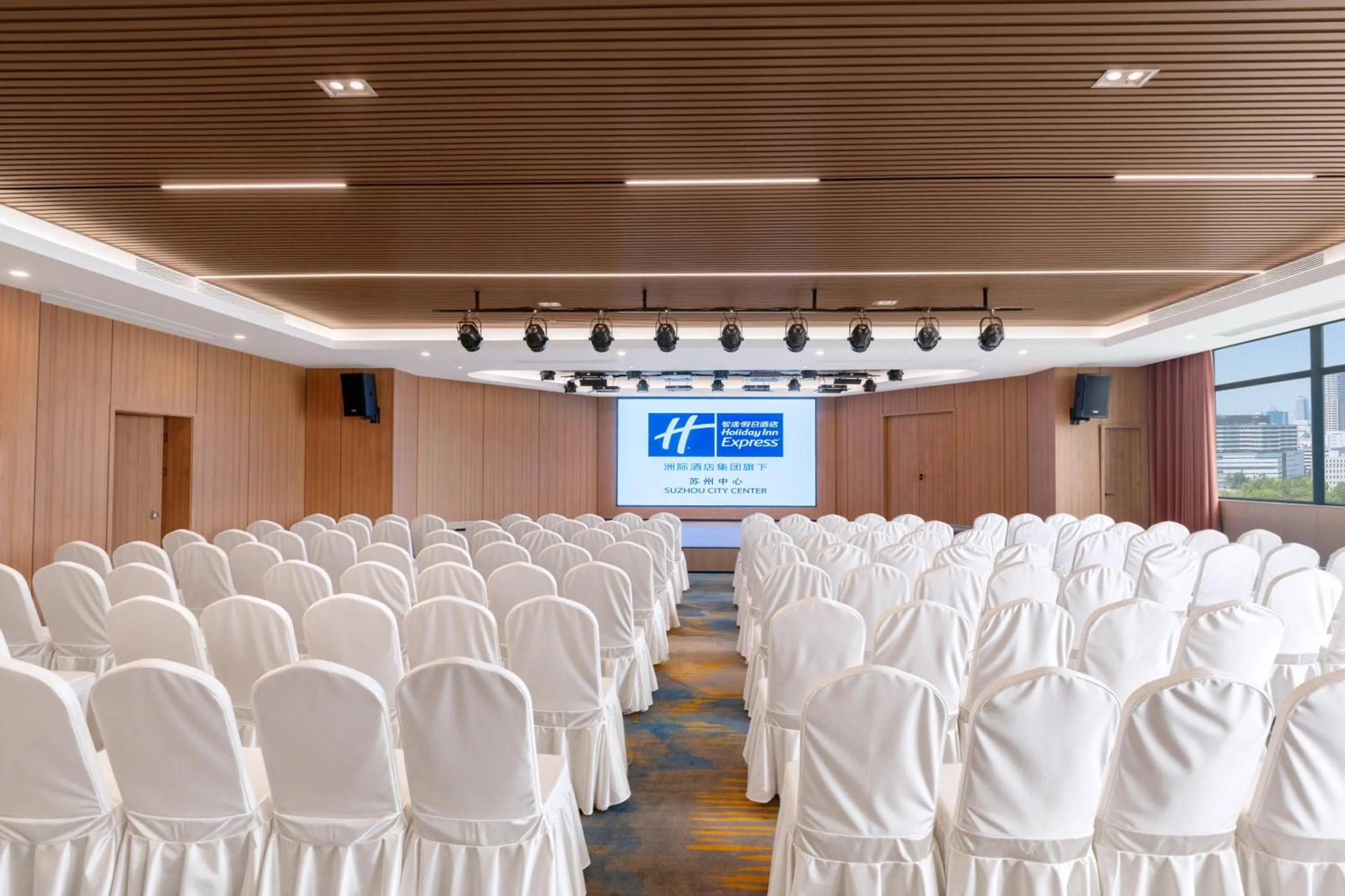 Meeting/conference room in Holiday Inn Express Suzhou City Center by IHG