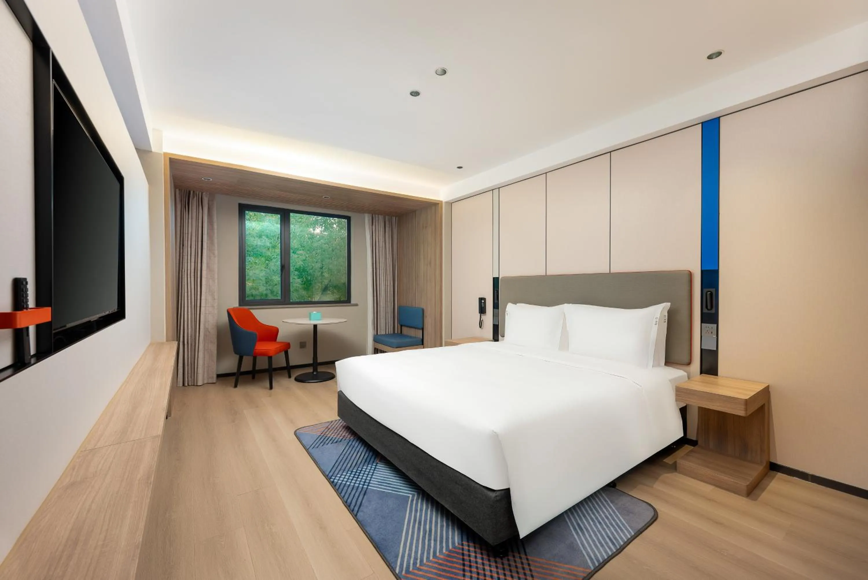 Photo of the whole room, Bed in Holiday Inn Express Suzhou City Center by IHG