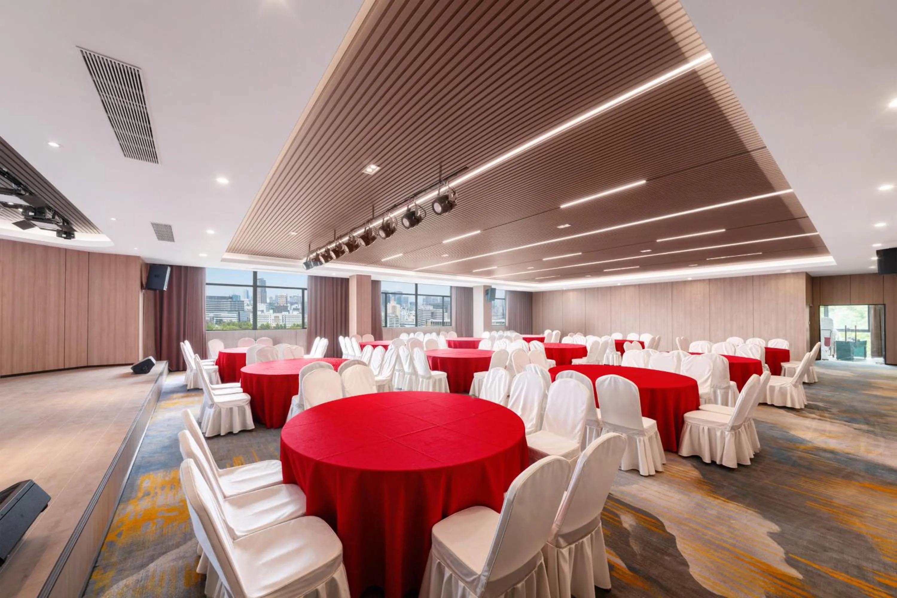 Meeting/conference room in Holiday Inn Express Suzhou City Center by IHG