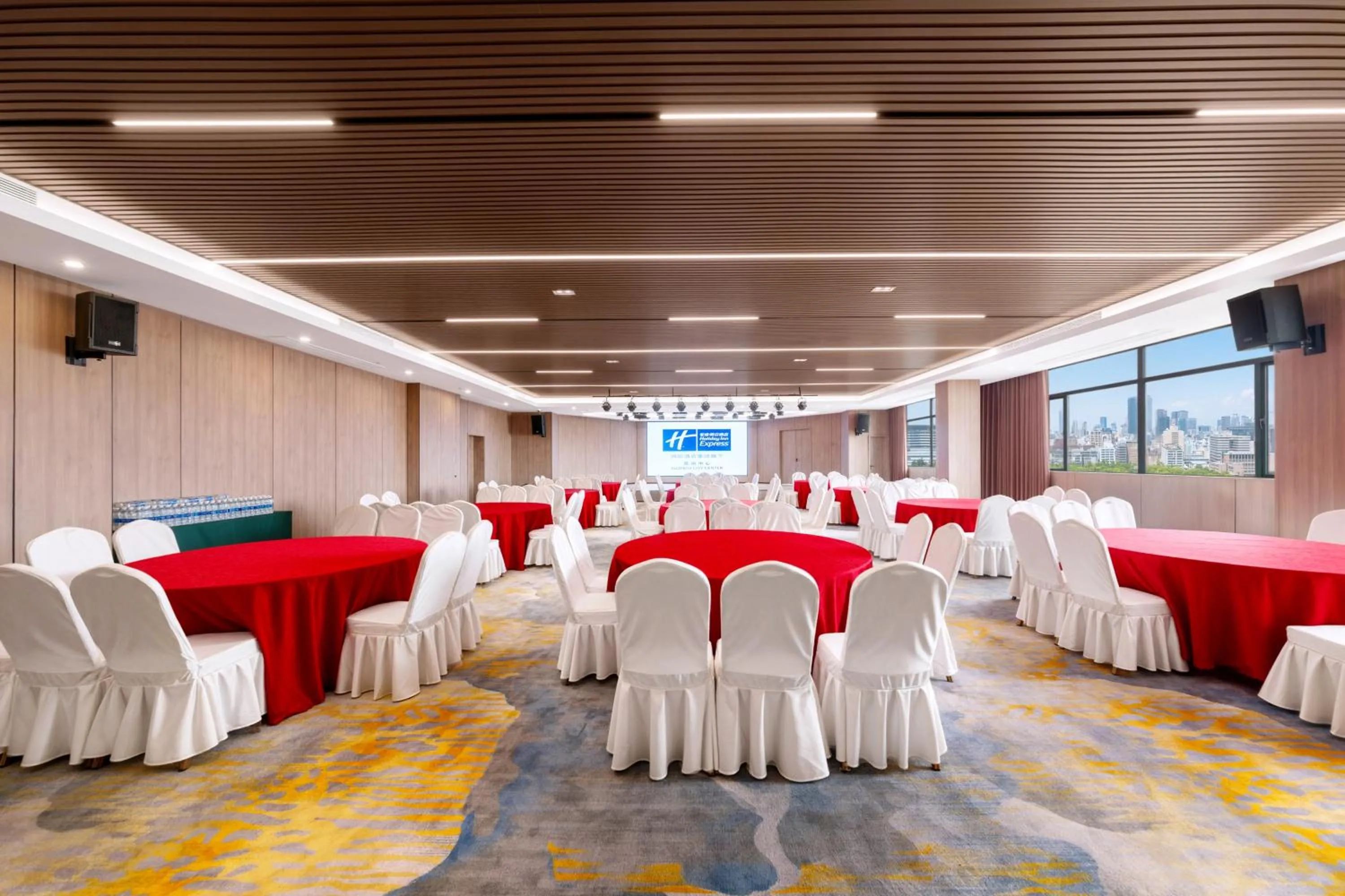 Meeting/conference room in Holiday Inn Express Suzhou City Center by IHG