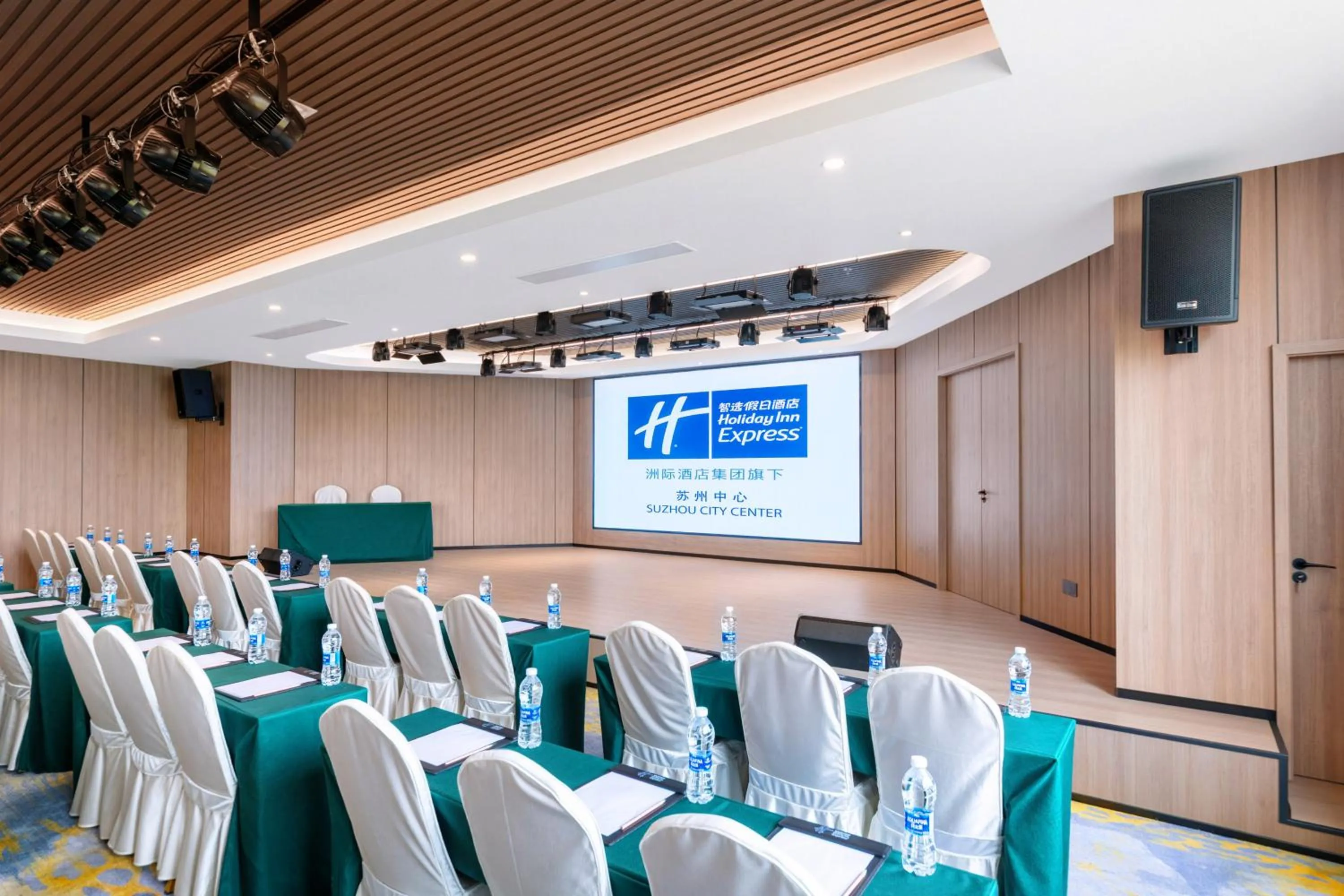 Meeting/conference room in Holiday Inn Express Suzhou City Center by IHG