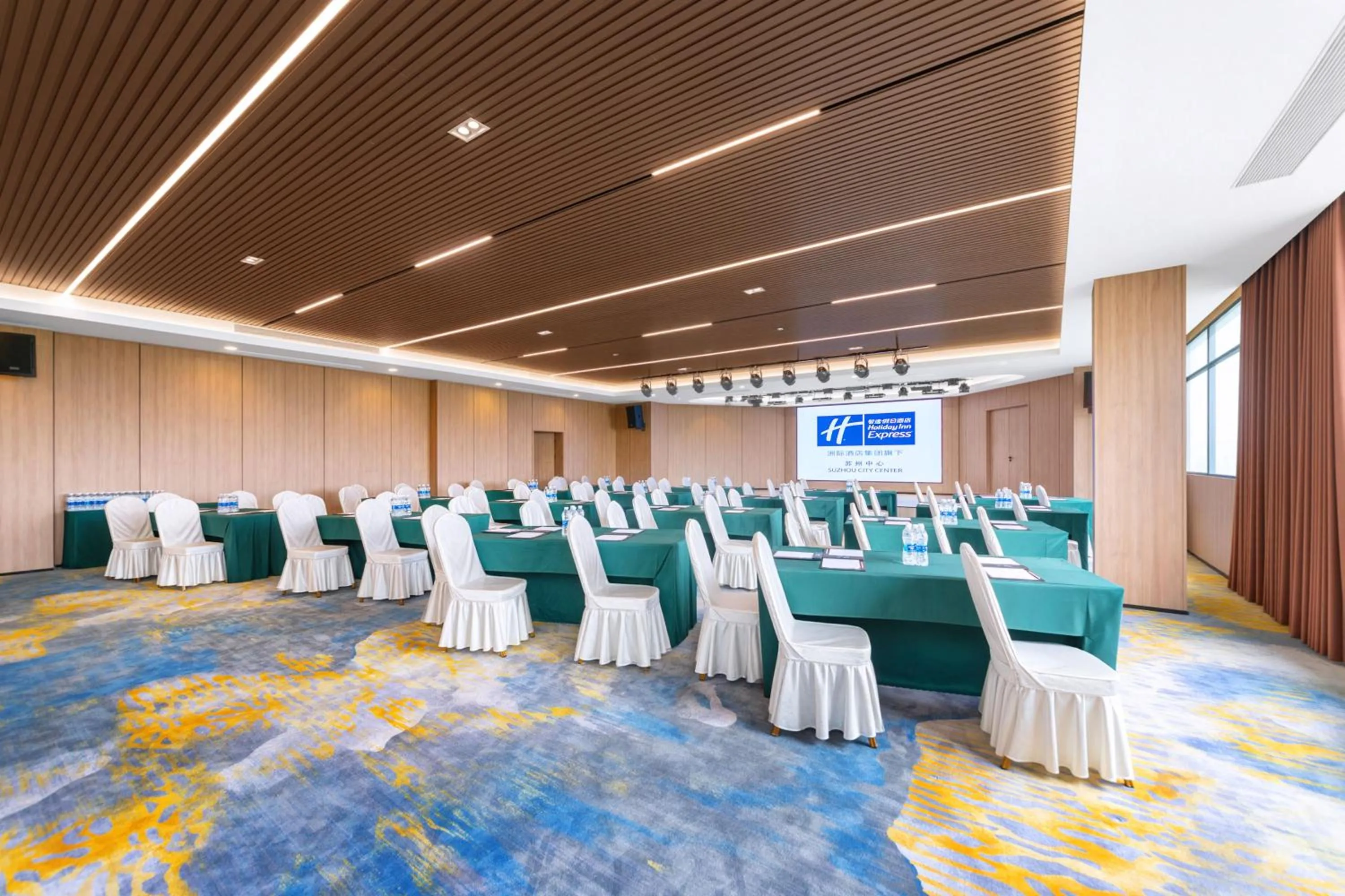 Meeting/conference room in Holiday Inn Express Suzhou City Center by IHG