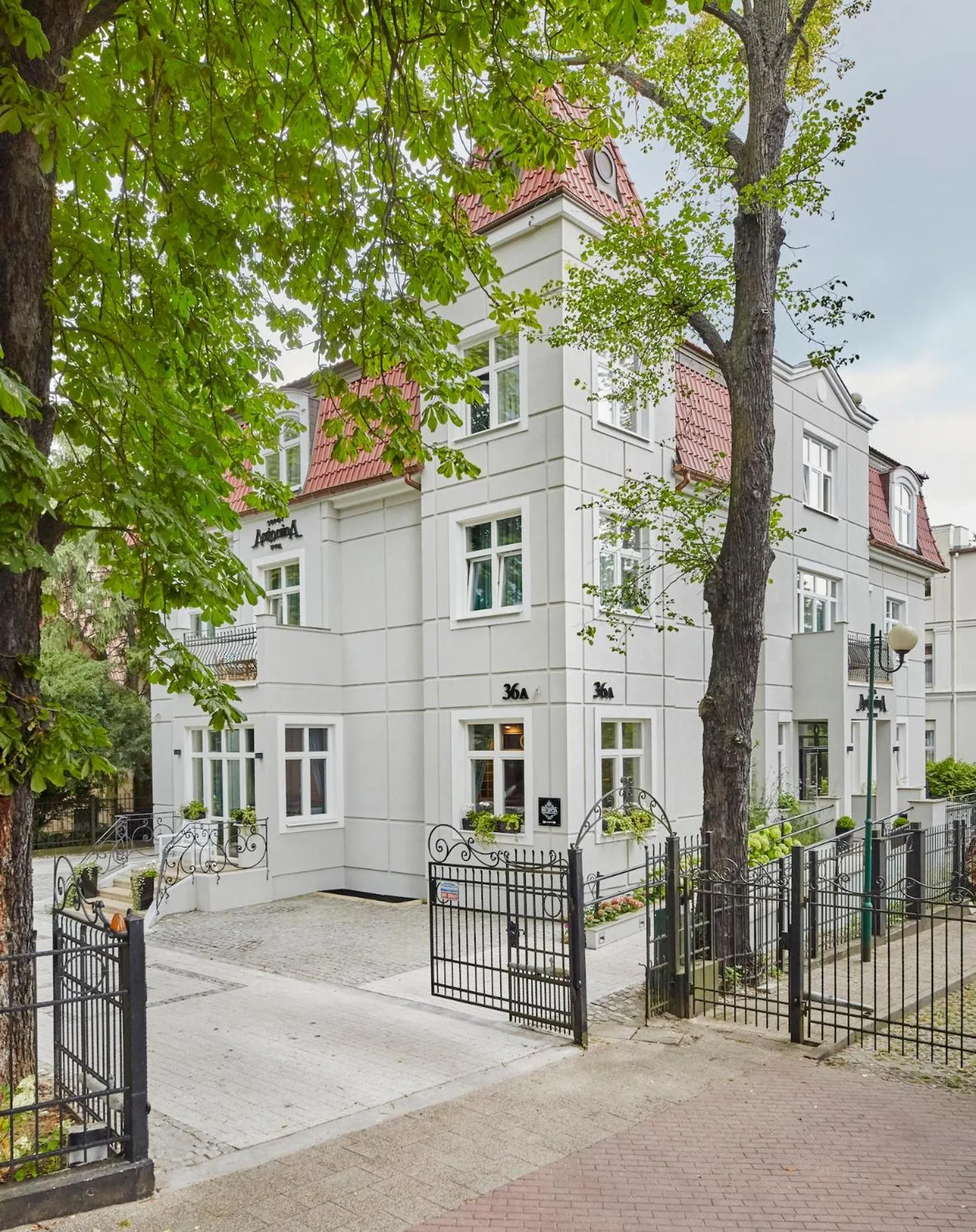 Property building in Villa Antonina