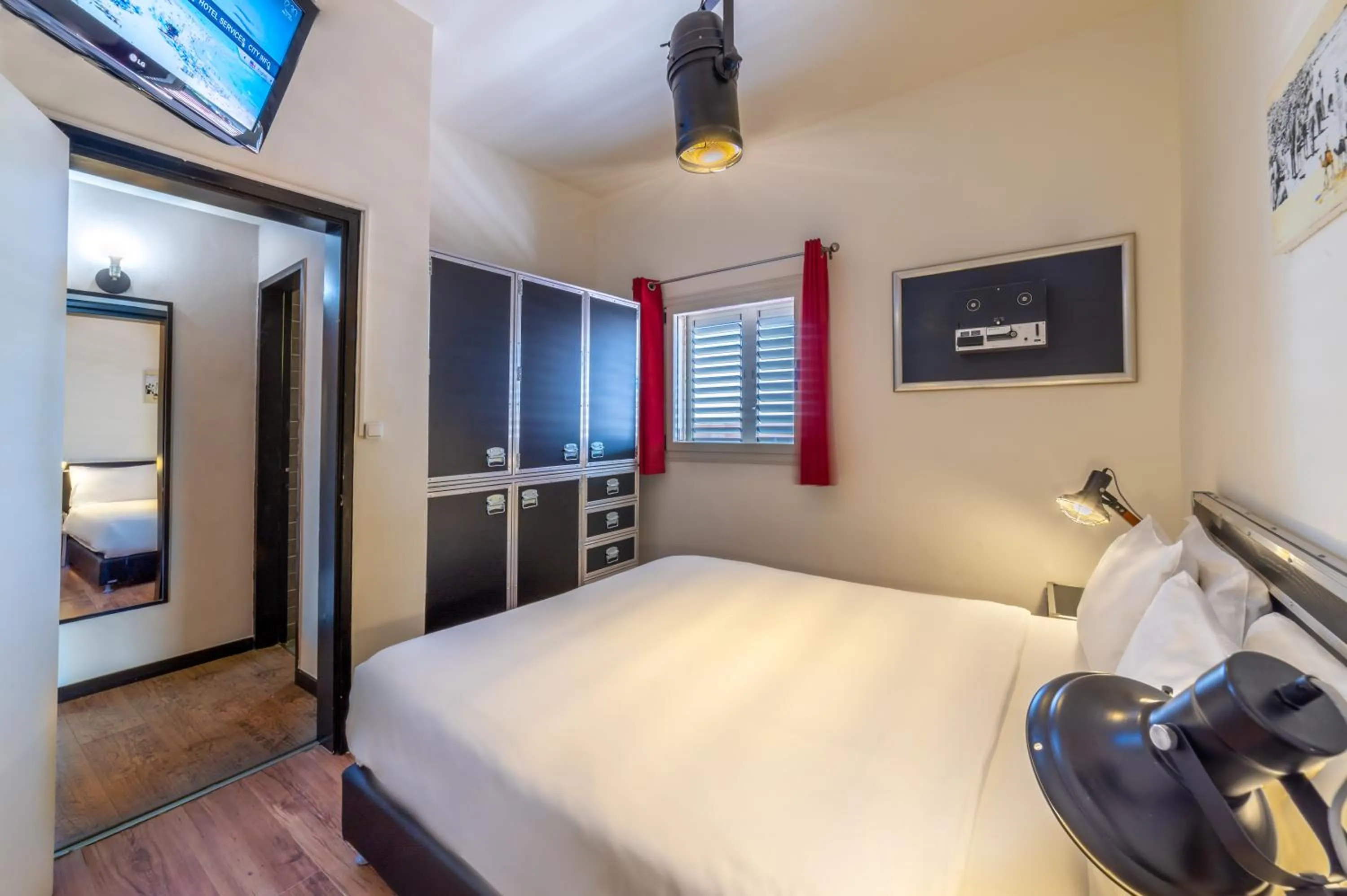 Bedroom, Bed in Ben Yehuda Apartments