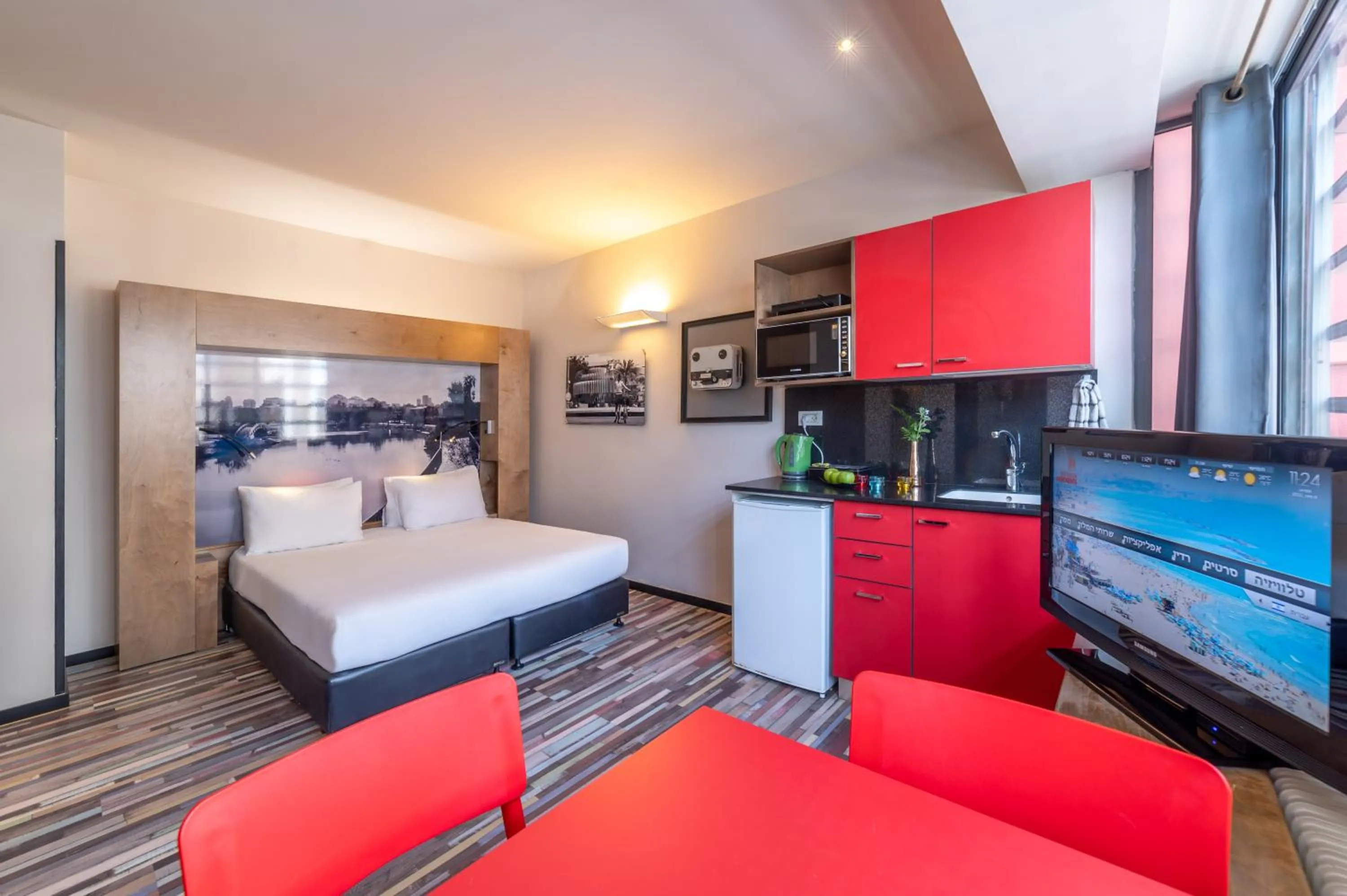 Photo of the whole room, Bed in Ben Yehuda Apartments