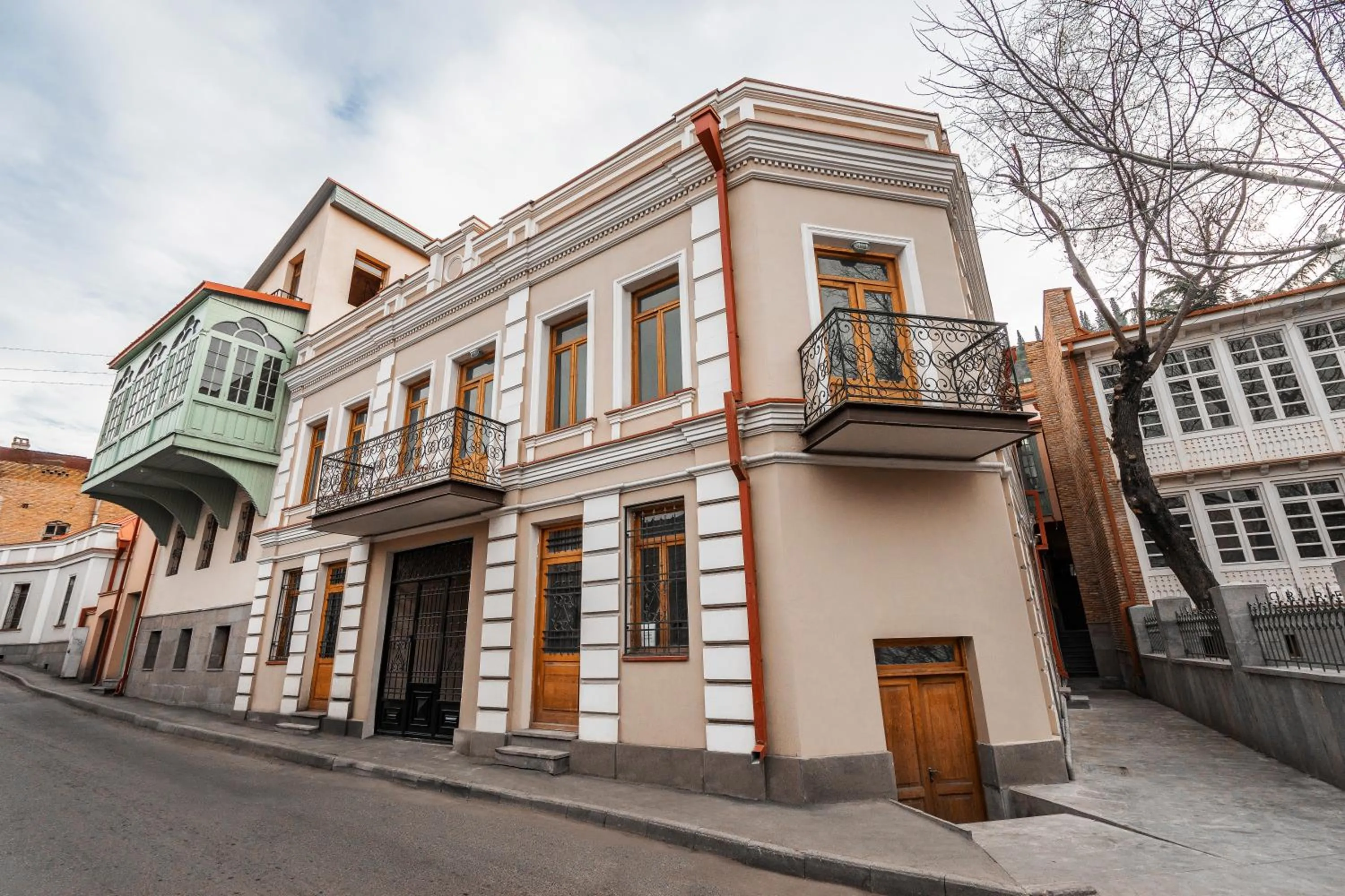 8 Rooms Apartotel On Meidan