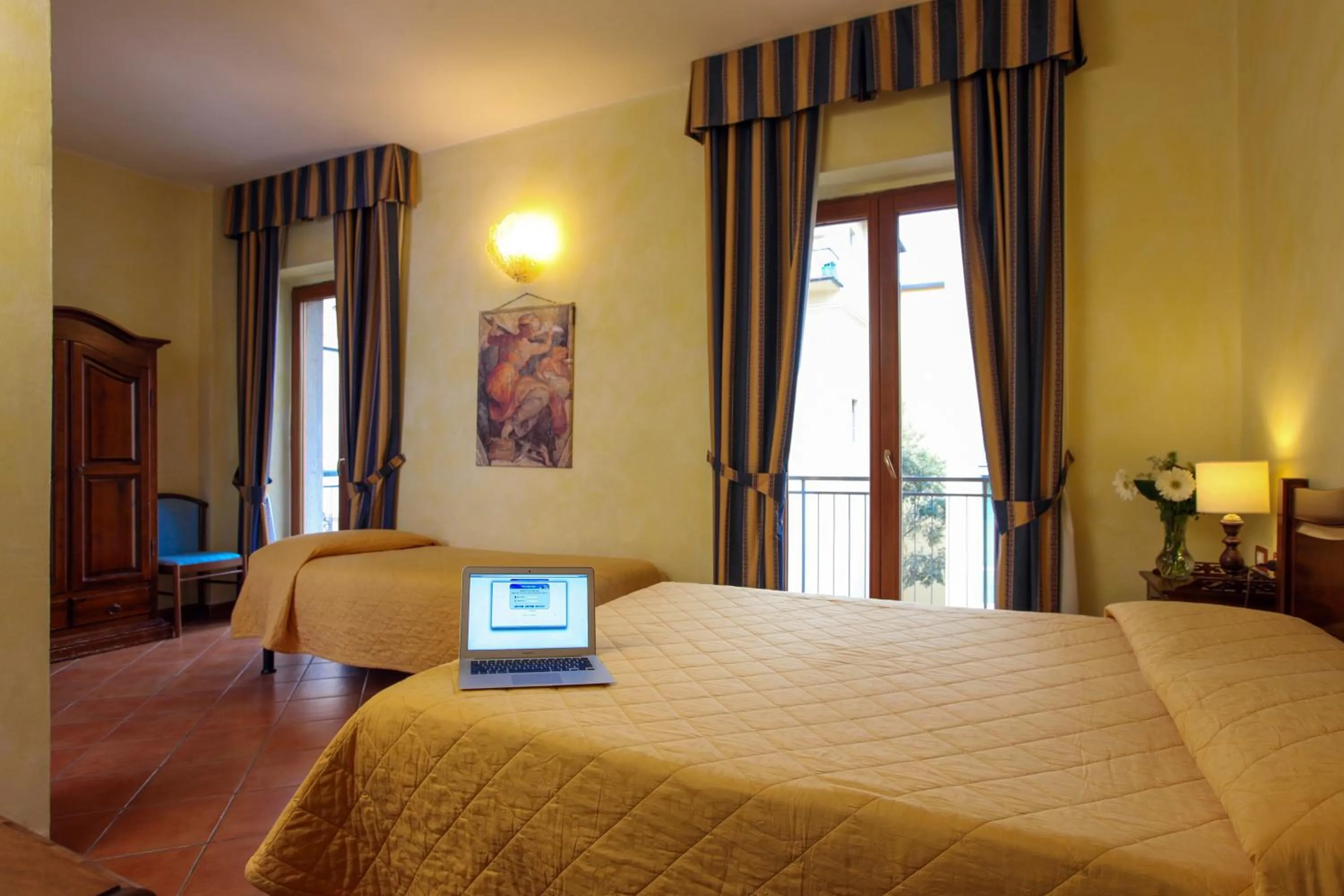 TV and multimedia, Bed in Hotel Bologna