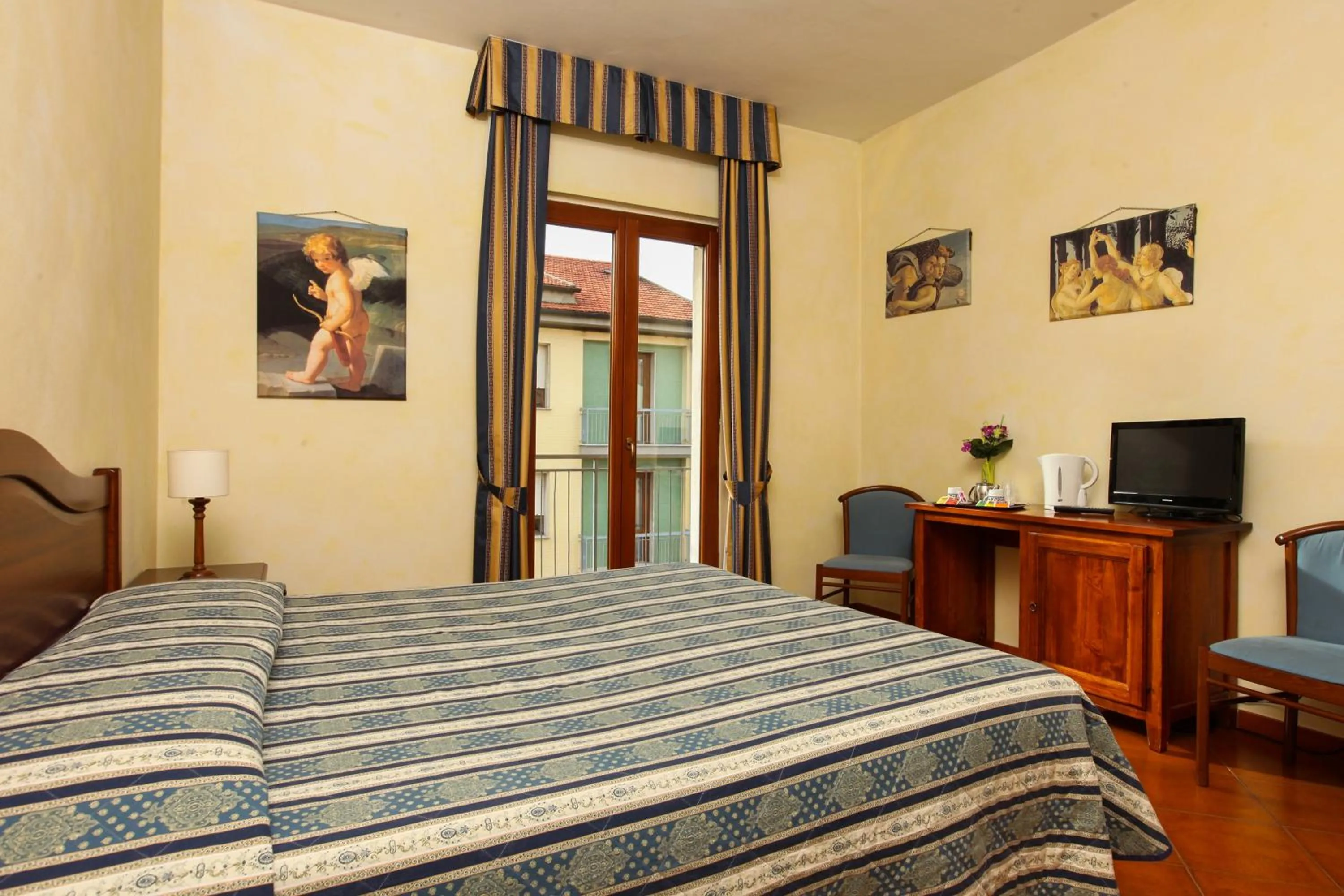 TV and multimedia, Bed in Hotel Bologna