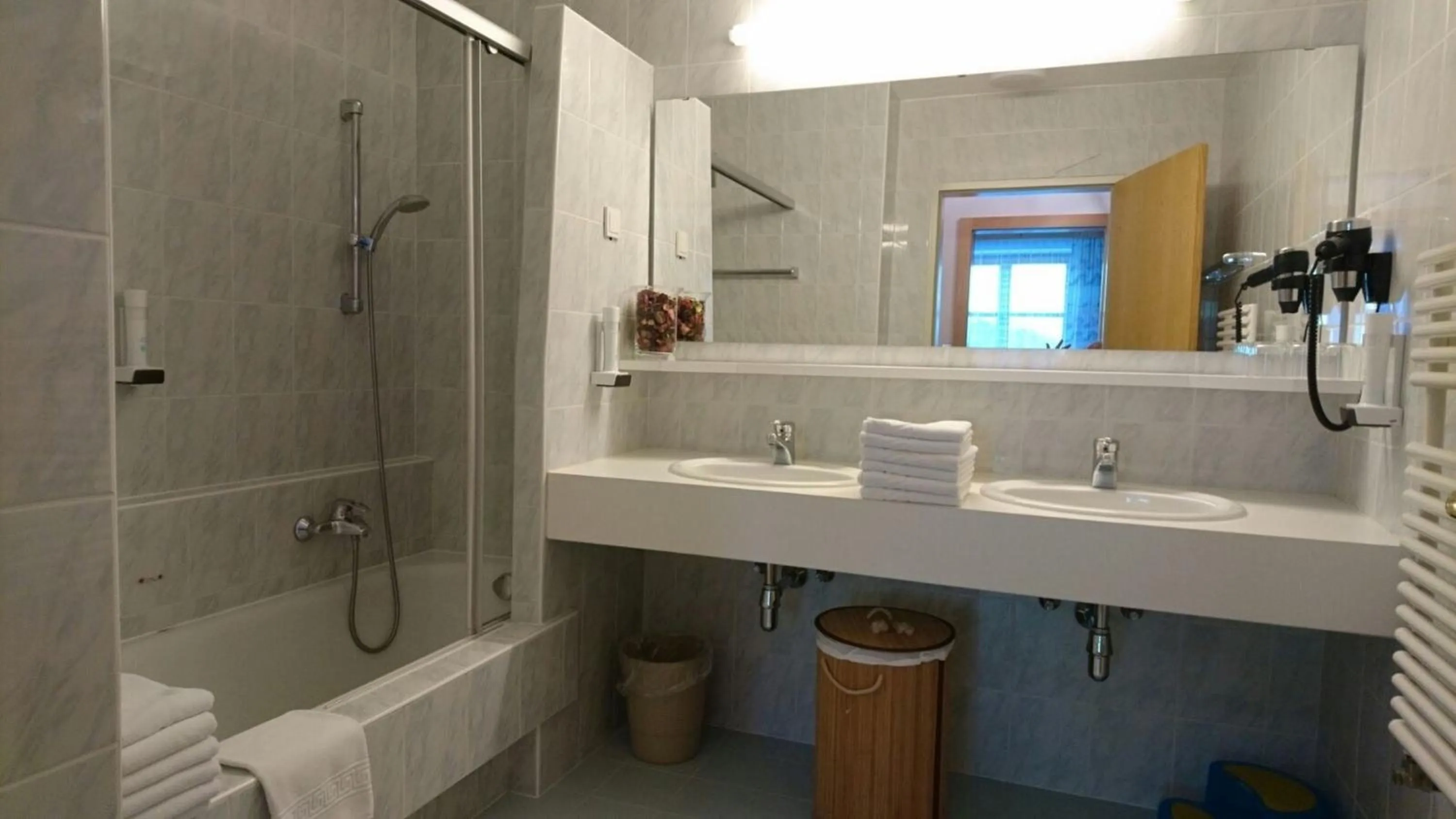 Bathroom in Appartementhotel Hechenberg