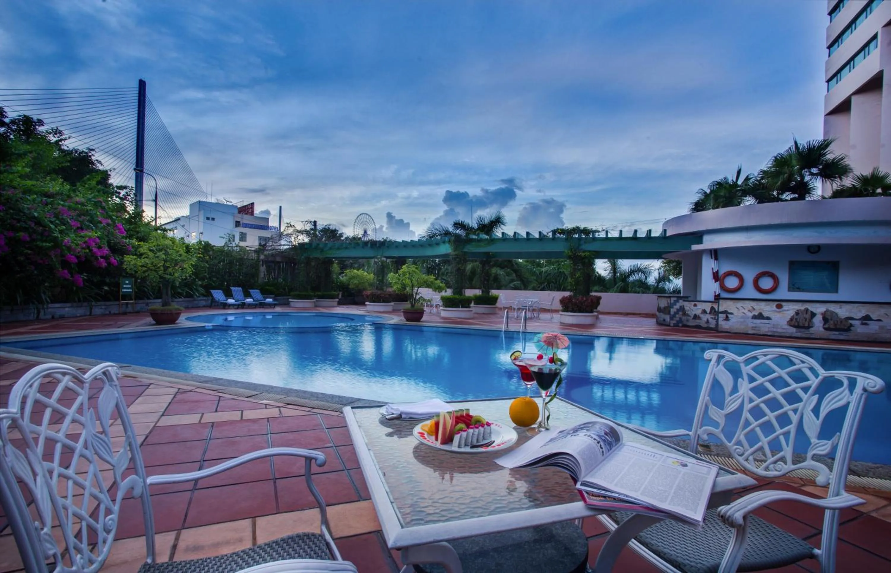 Swimming pool in Halong Plaza Hotel