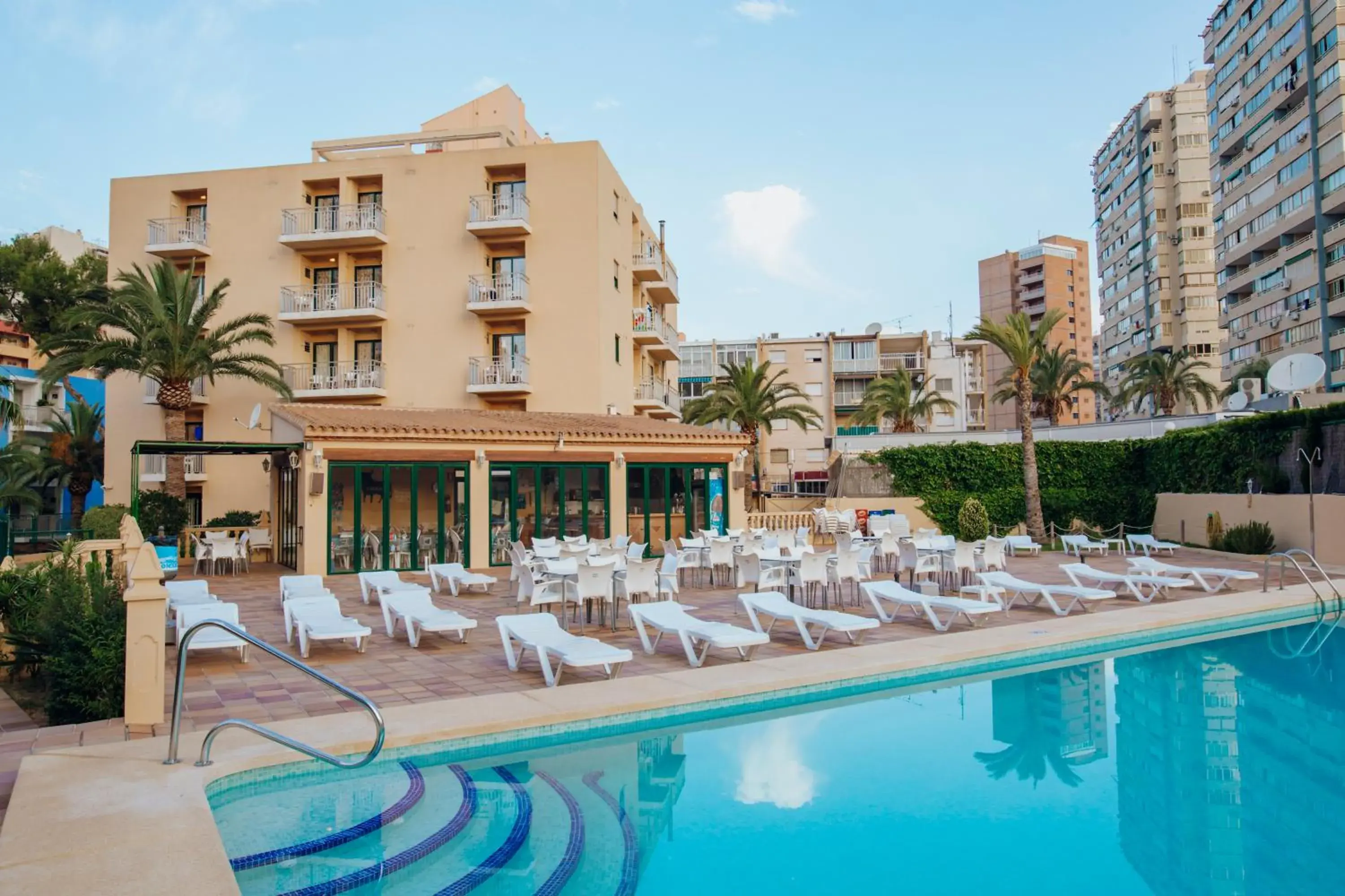 Swimming pool in Apartamentos Palm Court Swimming pool in Apartamentos Palm Court