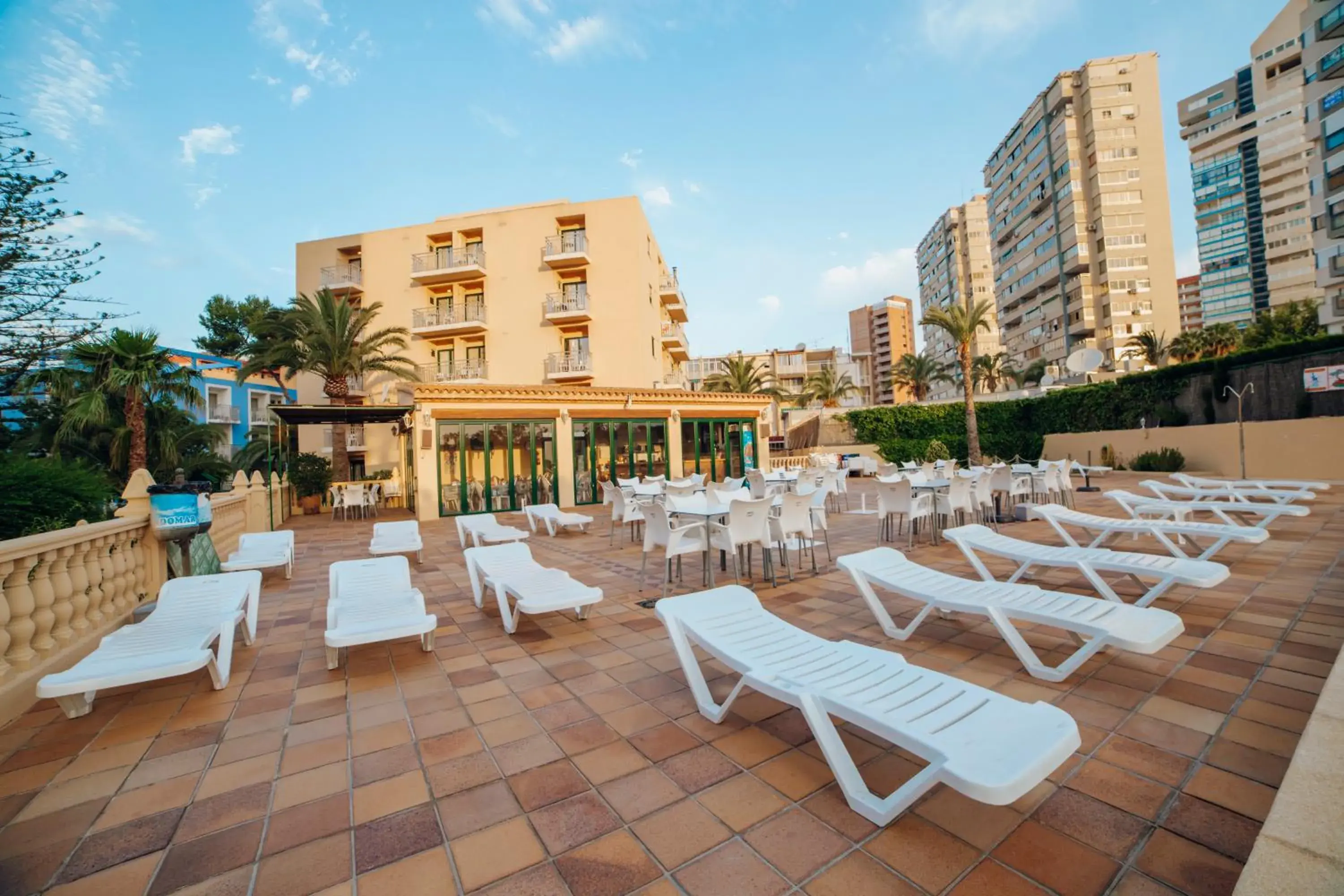 Restaurant/places to eat in Apartamentos Palm Court Restaurant/places to eat in Apartamentos Palm Court