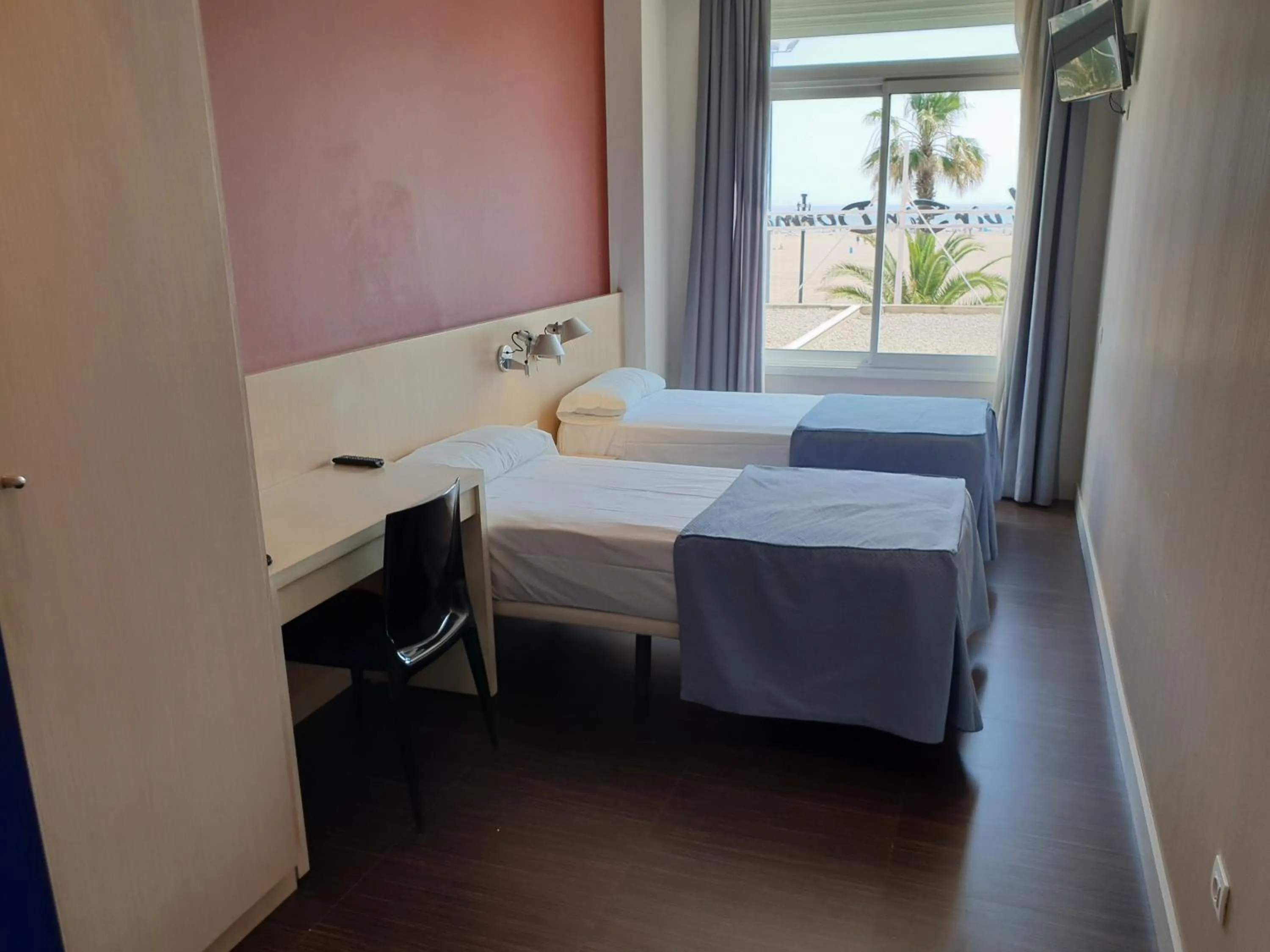 Photo of the whole room, Bed in El Globo