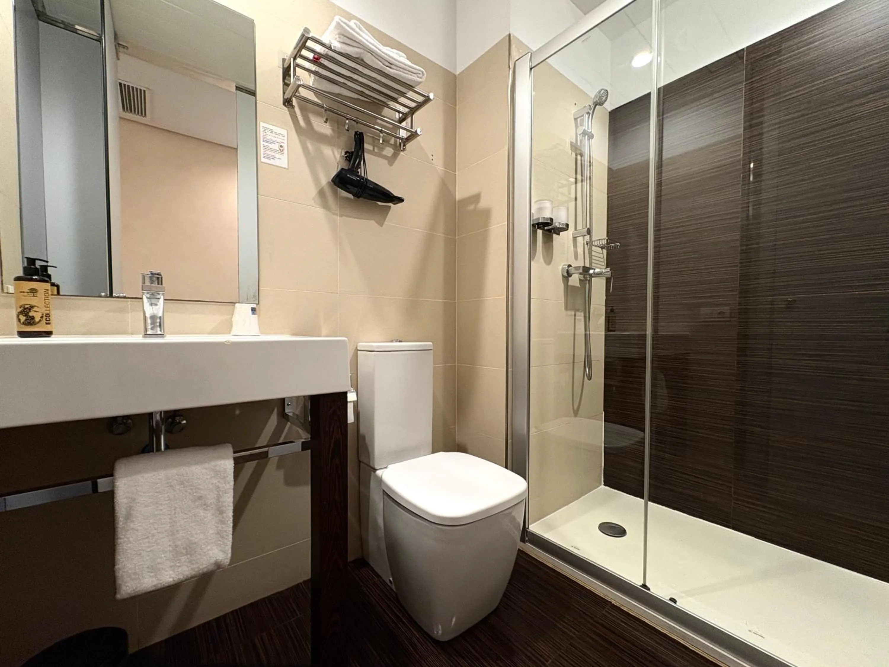 Bathroom in El Globo