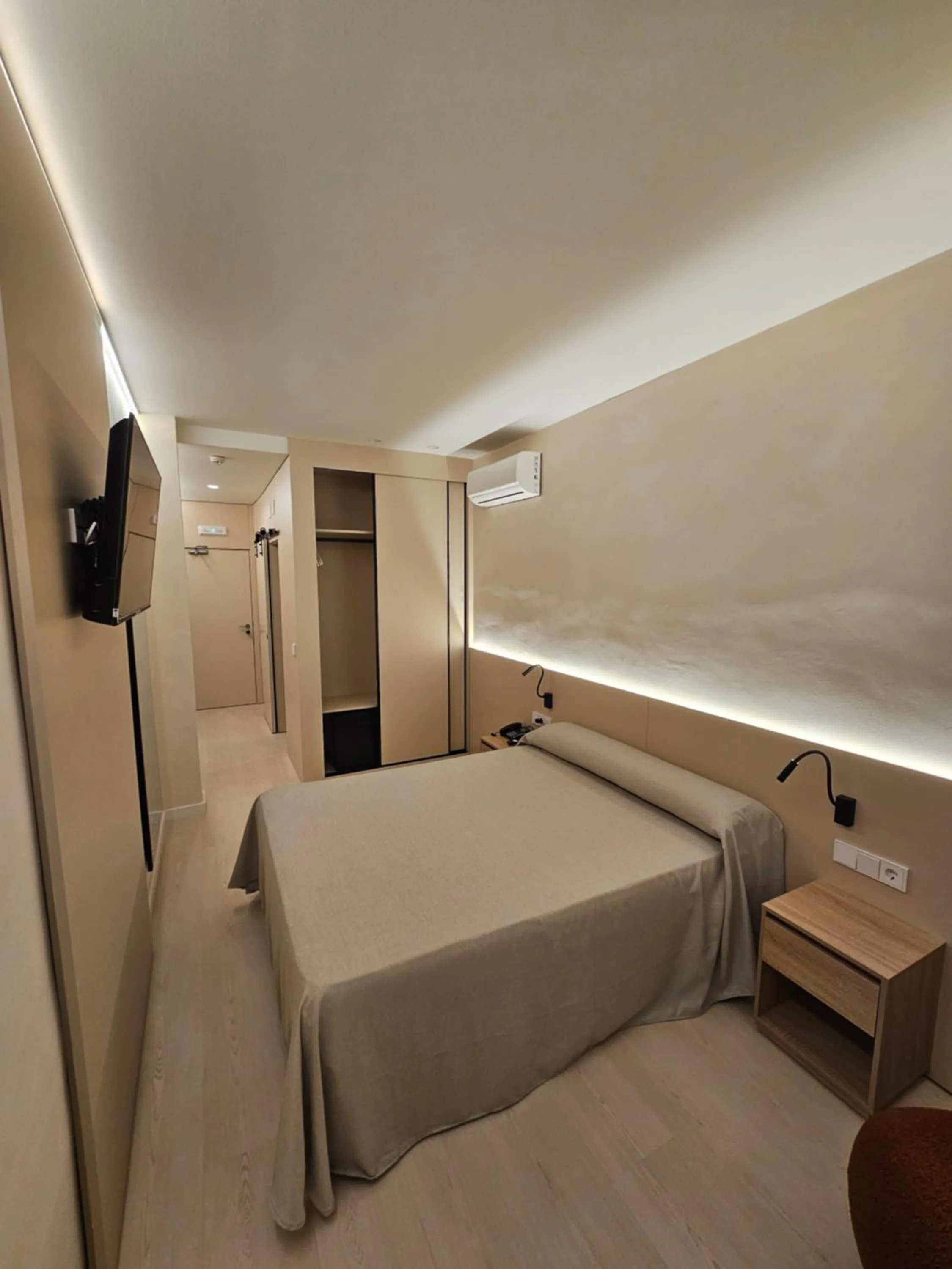 Photo of the whole room, Bed in El Globo