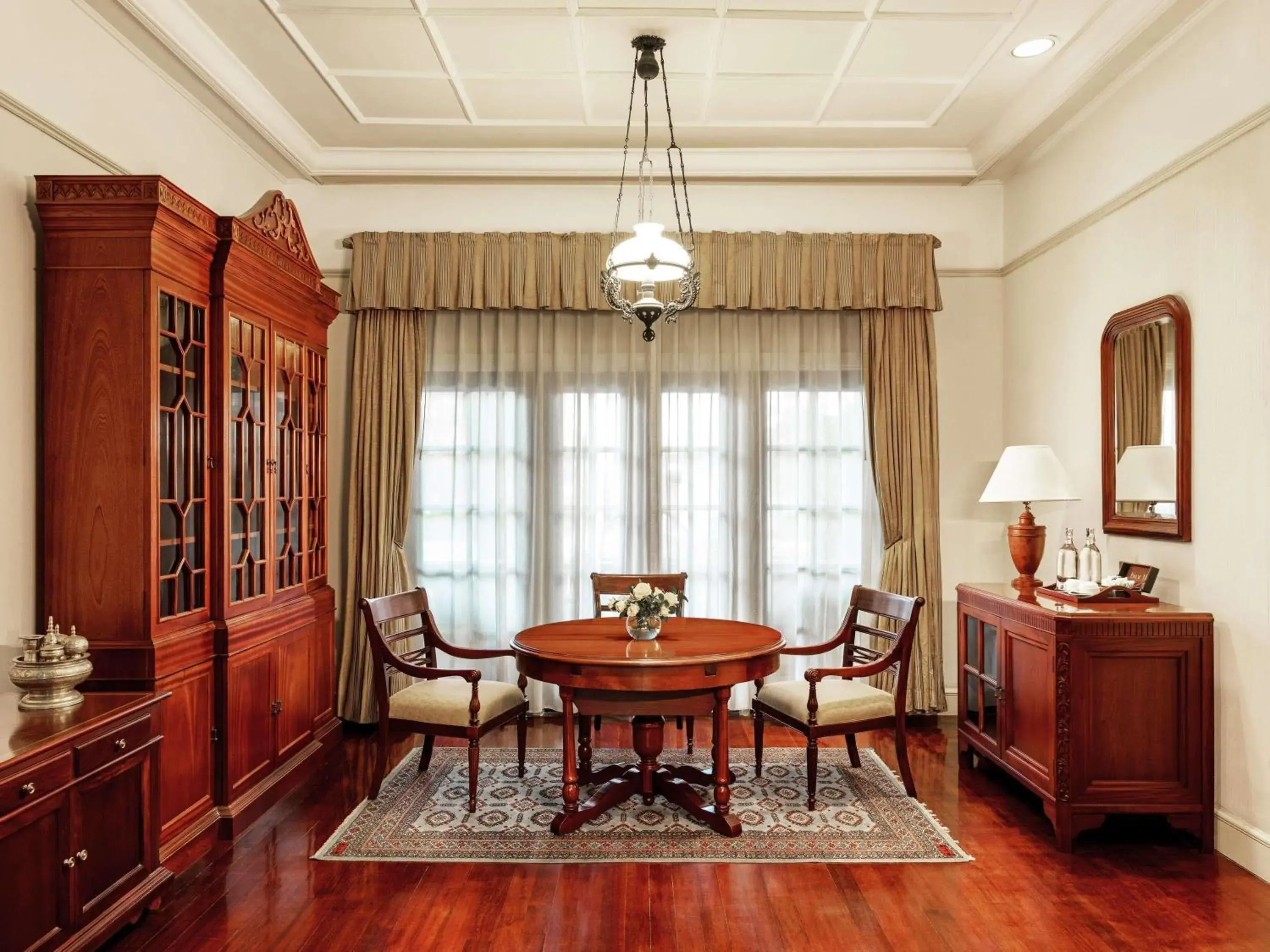 Bedroom in Hotel Majapahit Surabaya MGallery Bedroom in Hotel Majapahit Surabaya MGallery