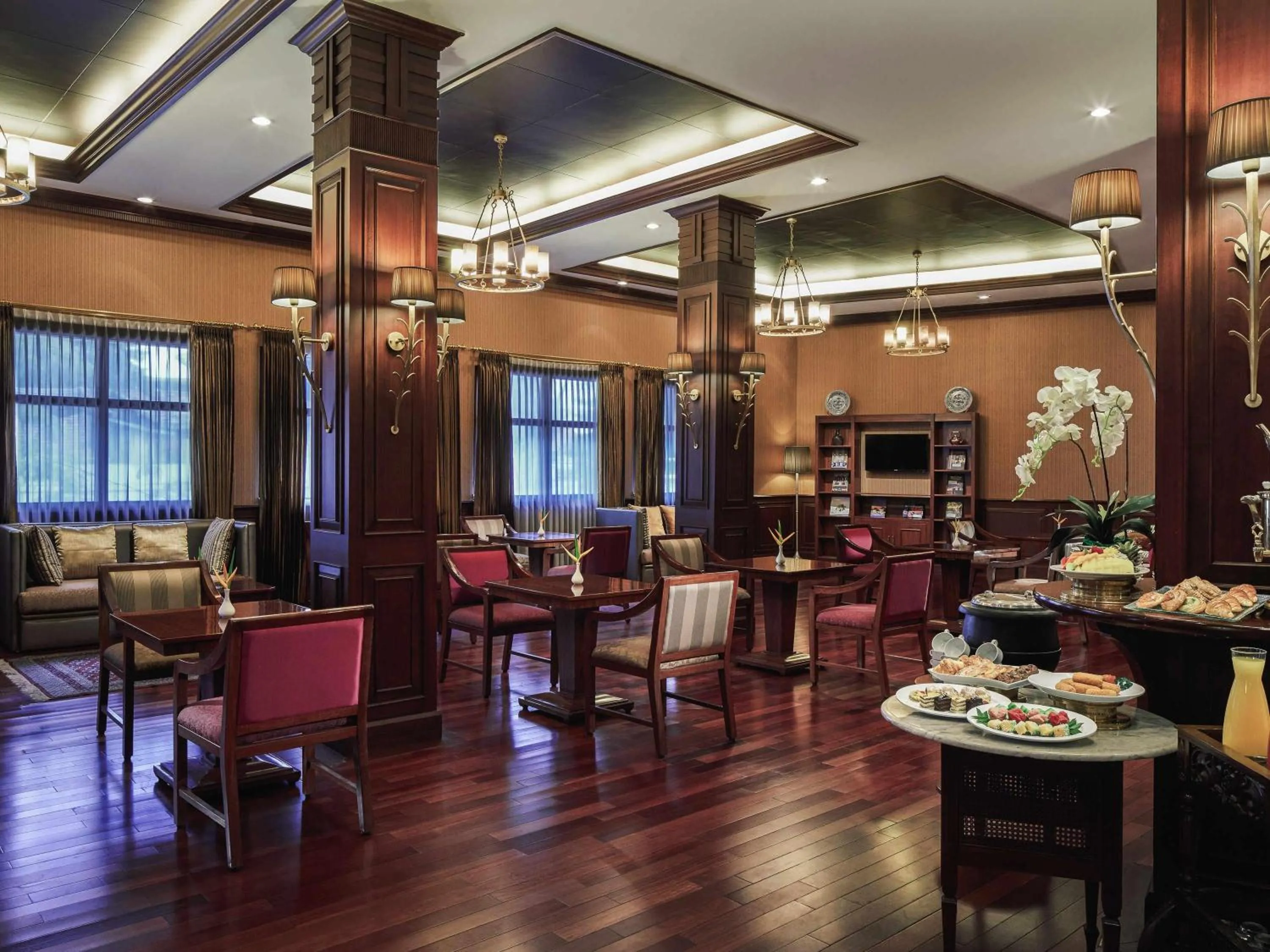 Restaurant/places to eat in Hotel Majapahit Surabaya MGallery