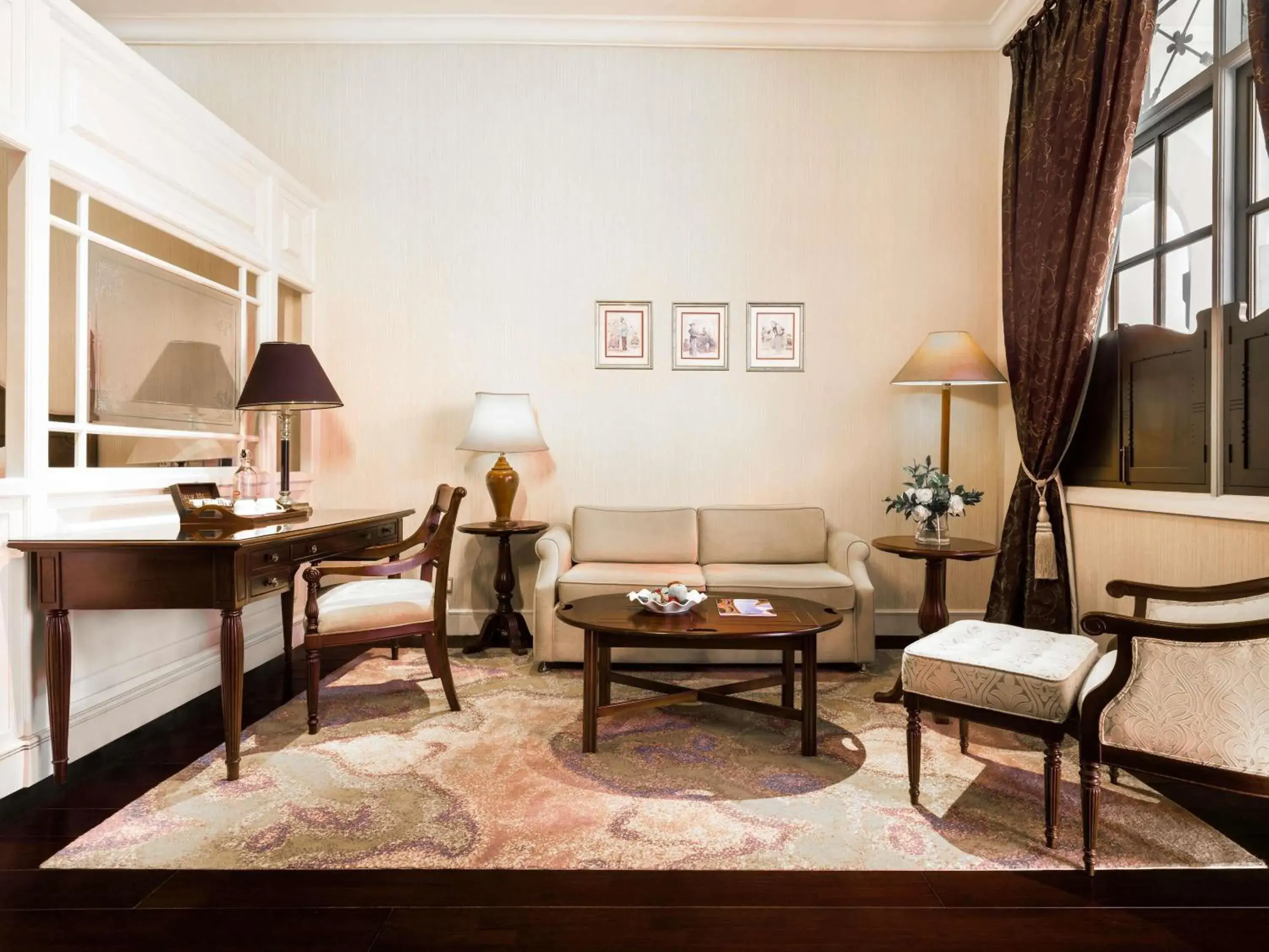 Bedroom in Hotel Majapahit Surabaya MGallery Bedroom in Hotel Majapahit Surabaya MGallery