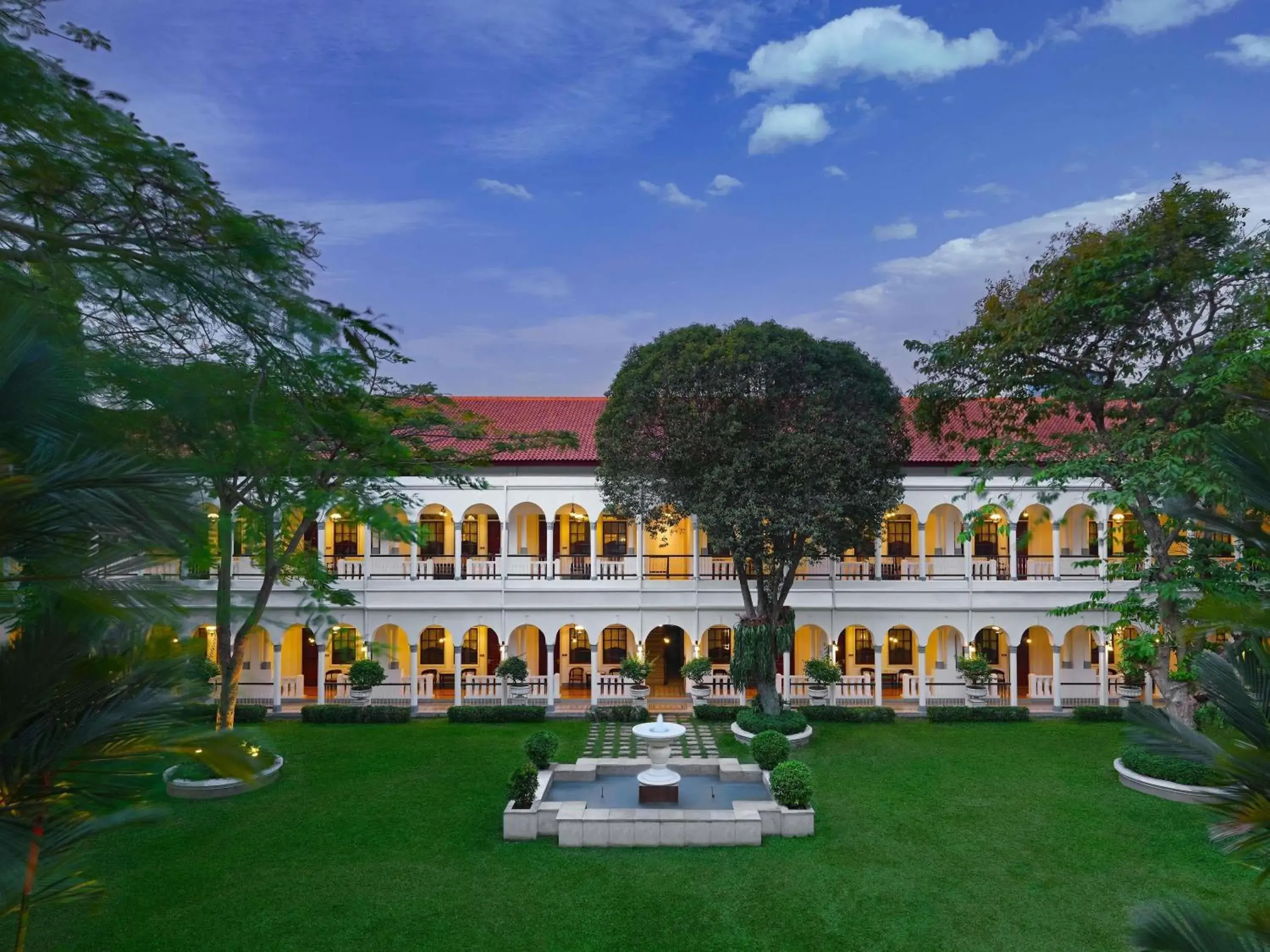 Bedroom in Hotel Majapahit Surabaya MGallery Bedroom in Hotel Majapahit Surabaya MGallery