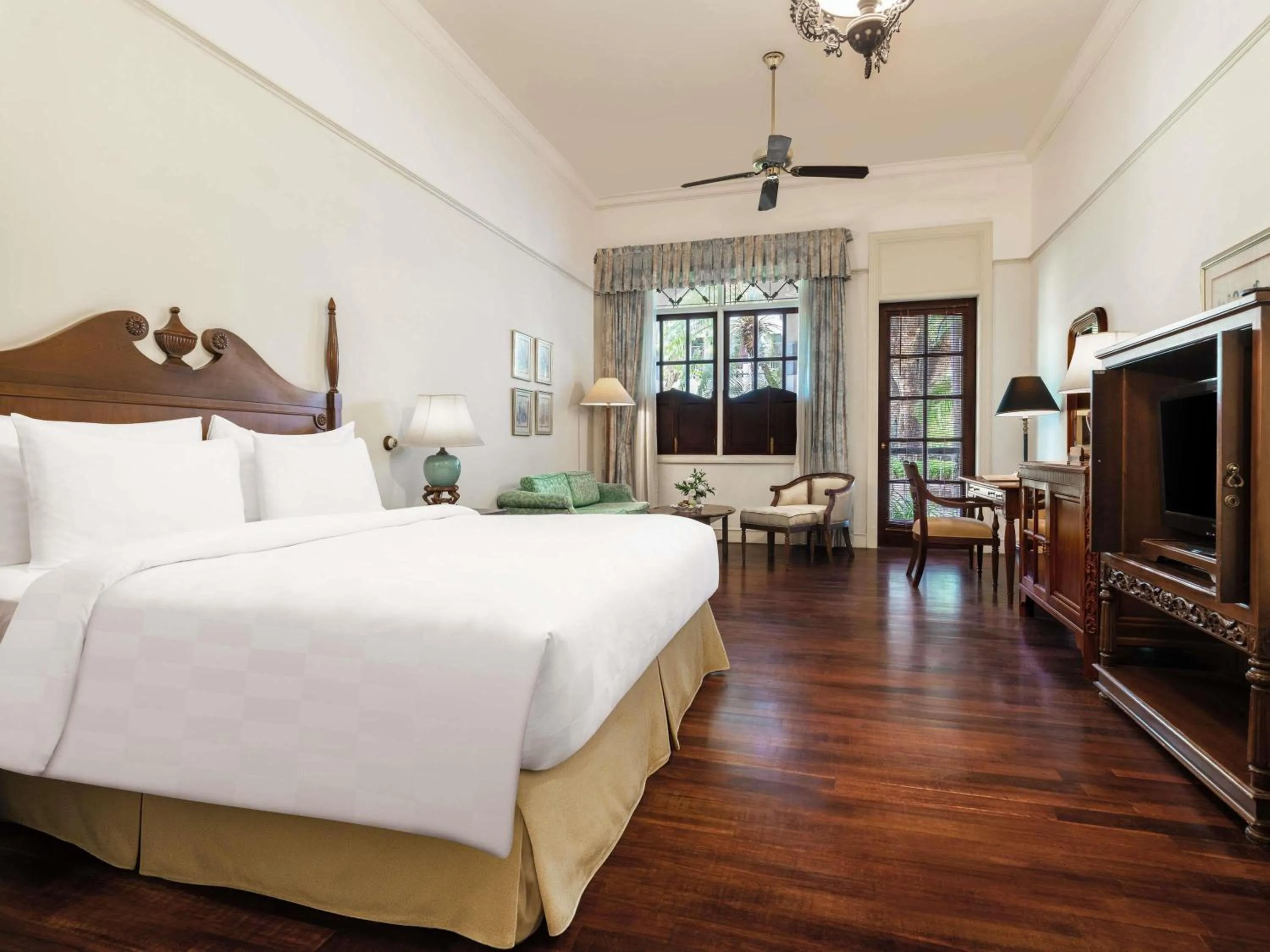 Bedroom, Bed in Hotel Majapahit Surabaya MGallery