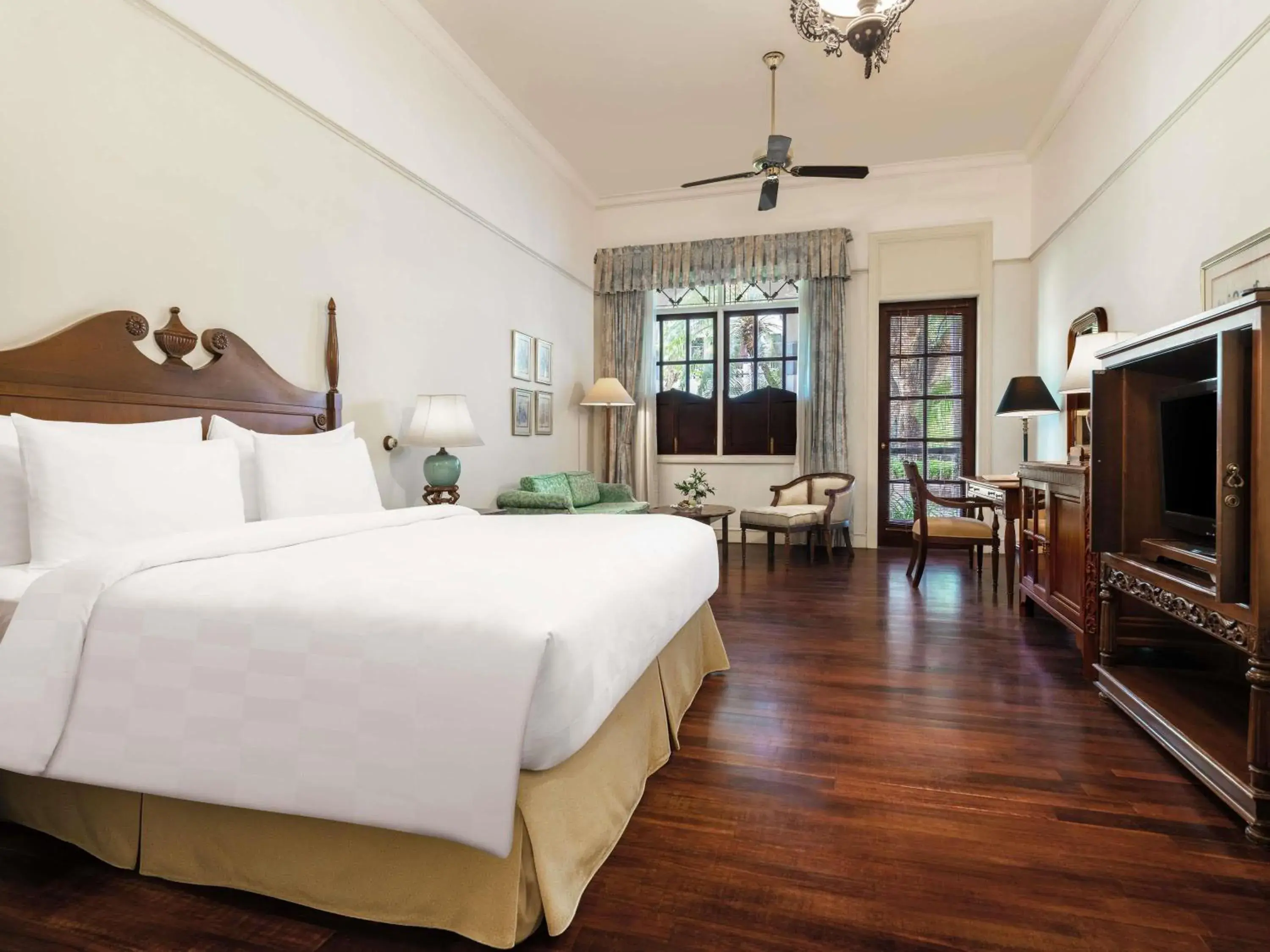 Classic King Room in Hotel Majapahit Surabaya MGallery Classic King Room in Hotel Majapahit Surabaya MGallery