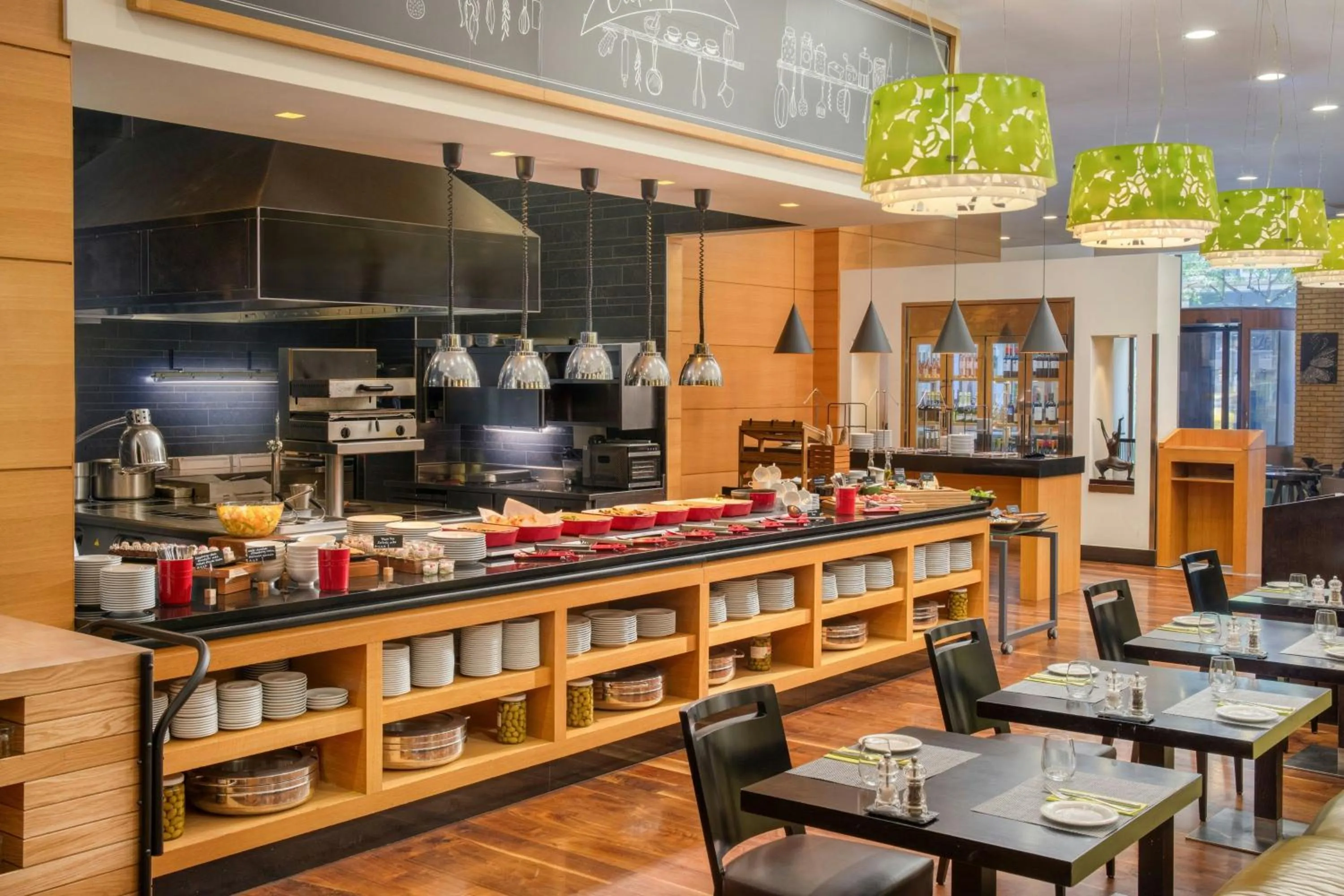 Restaurant/places to eat in Courtyard by Marriott Budapest City Center