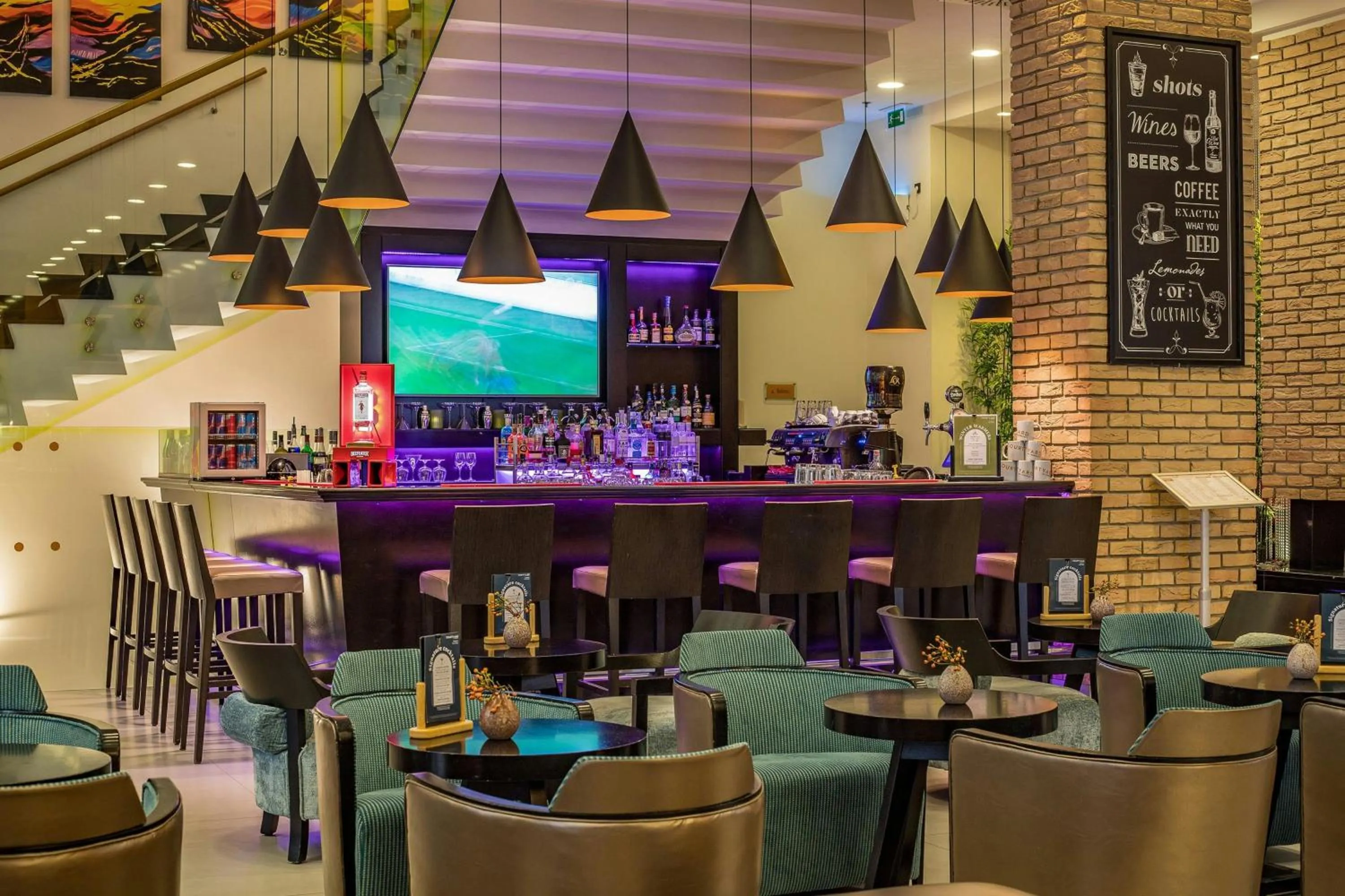 Restaurant/places to eat in Courtyard by Marriott Budapest City Center